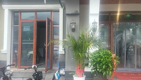 房屋隔出来的门脸自己用不了那么多的平米