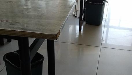 临街饭店转让，可干早点小吃。中餐。临街