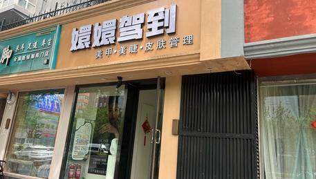 朝阳门内大街底商临街美甲美睫店铺转让，设备齐全，客源稳定