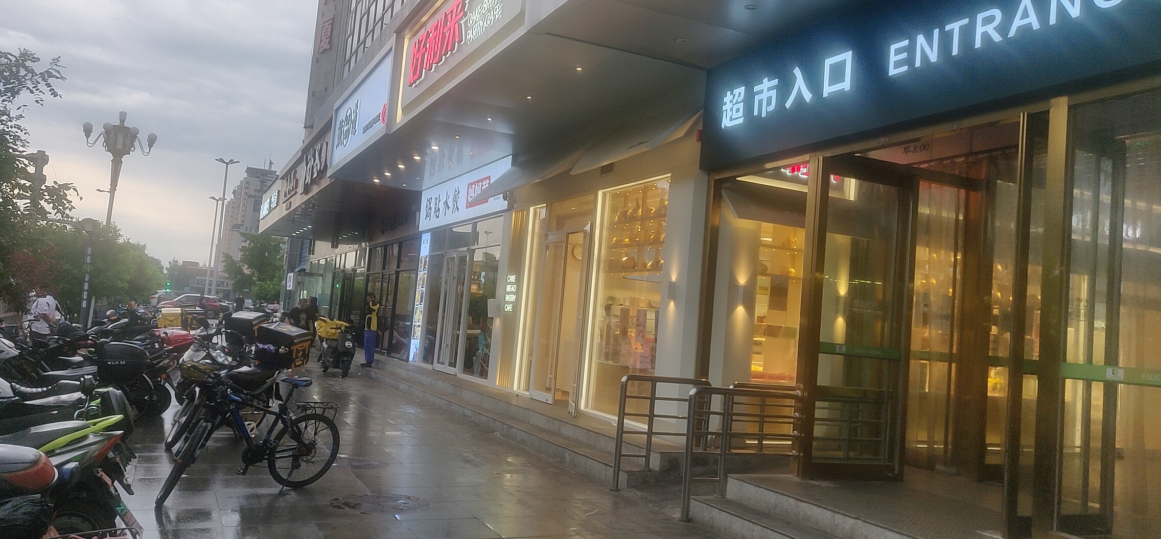 昌平县城地铁口政府街15㎡档口快餐店转让无转让费D