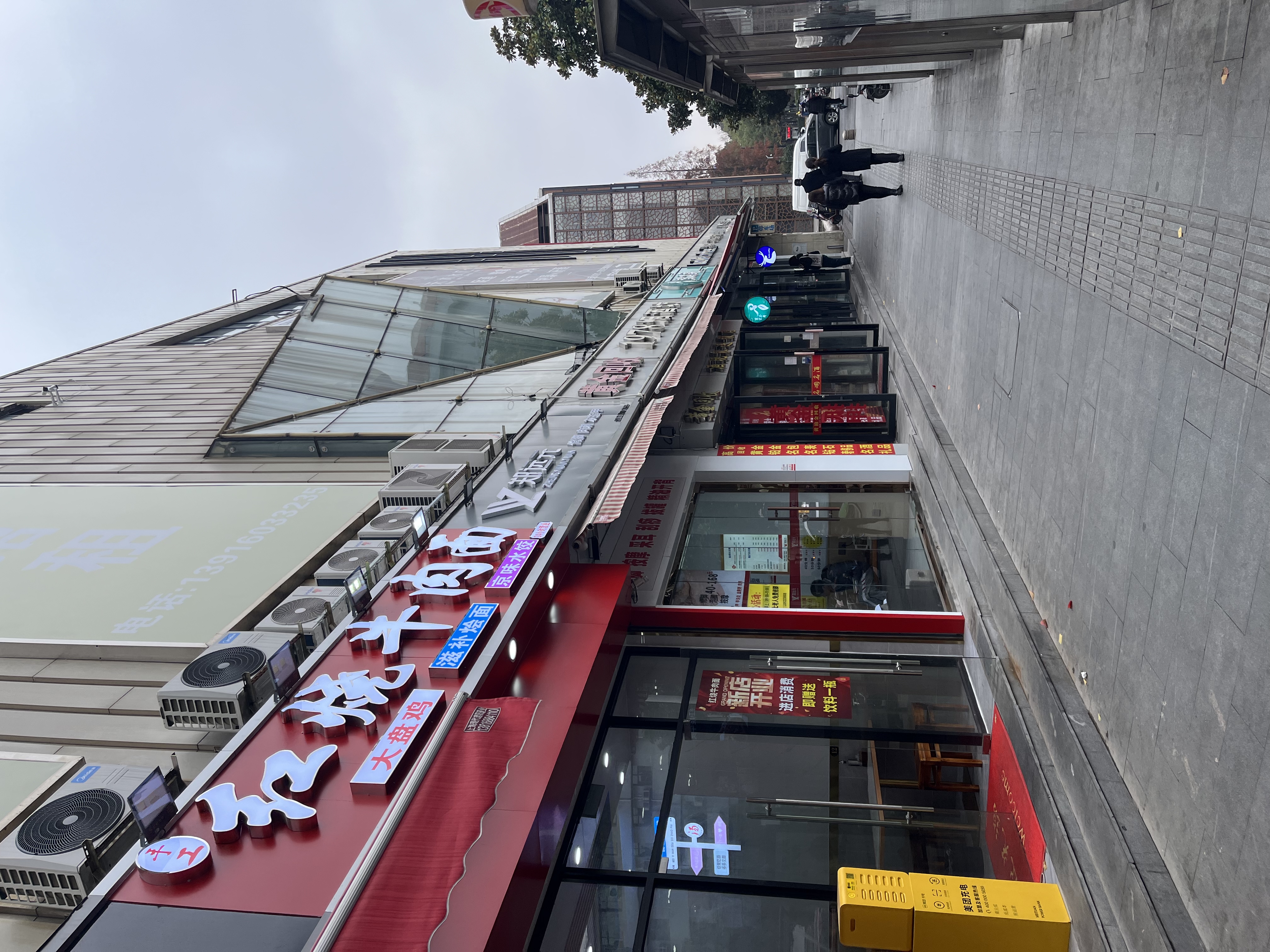 青浦区城中北路东方商厦旁红烧牛肉面馆转让
