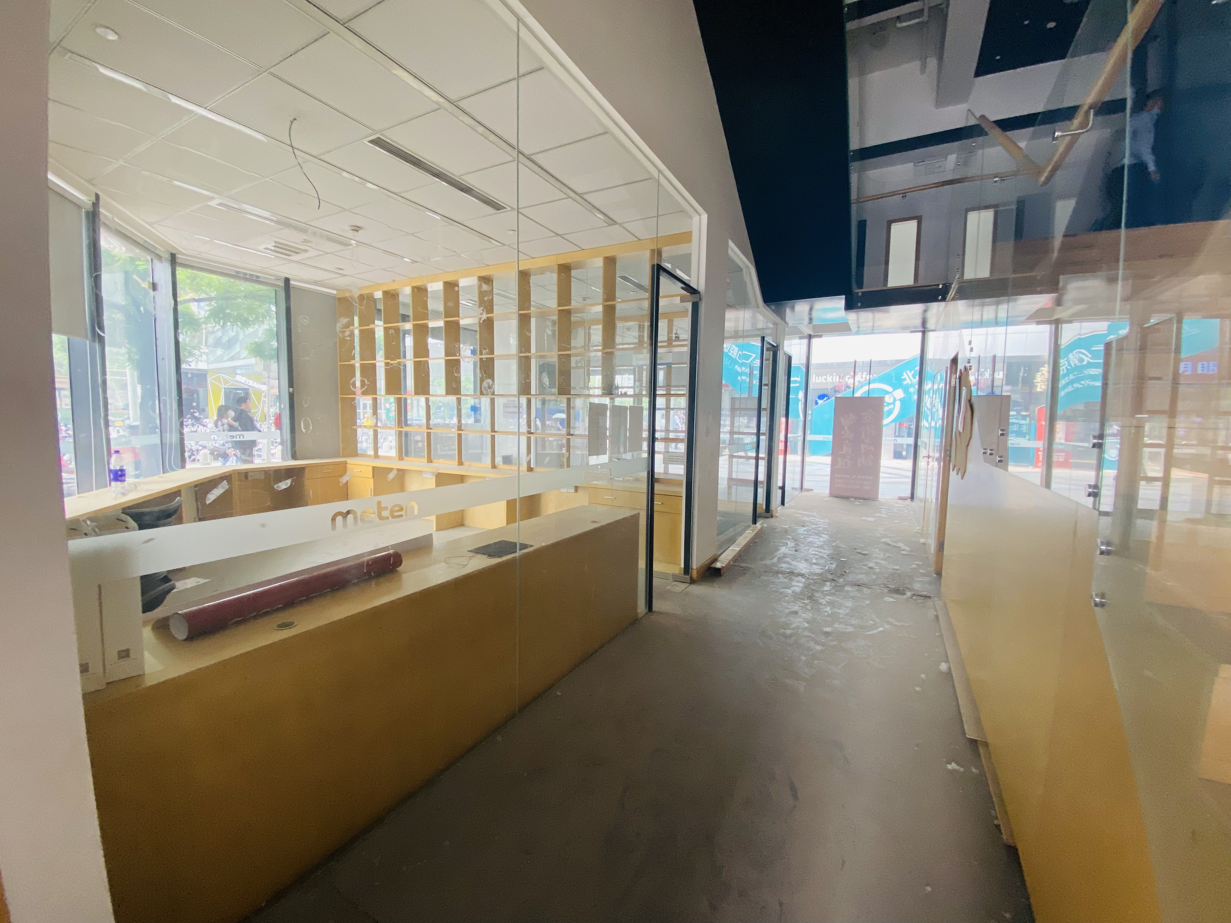 通州万达商圈 十字路口把角店铺 二层出租