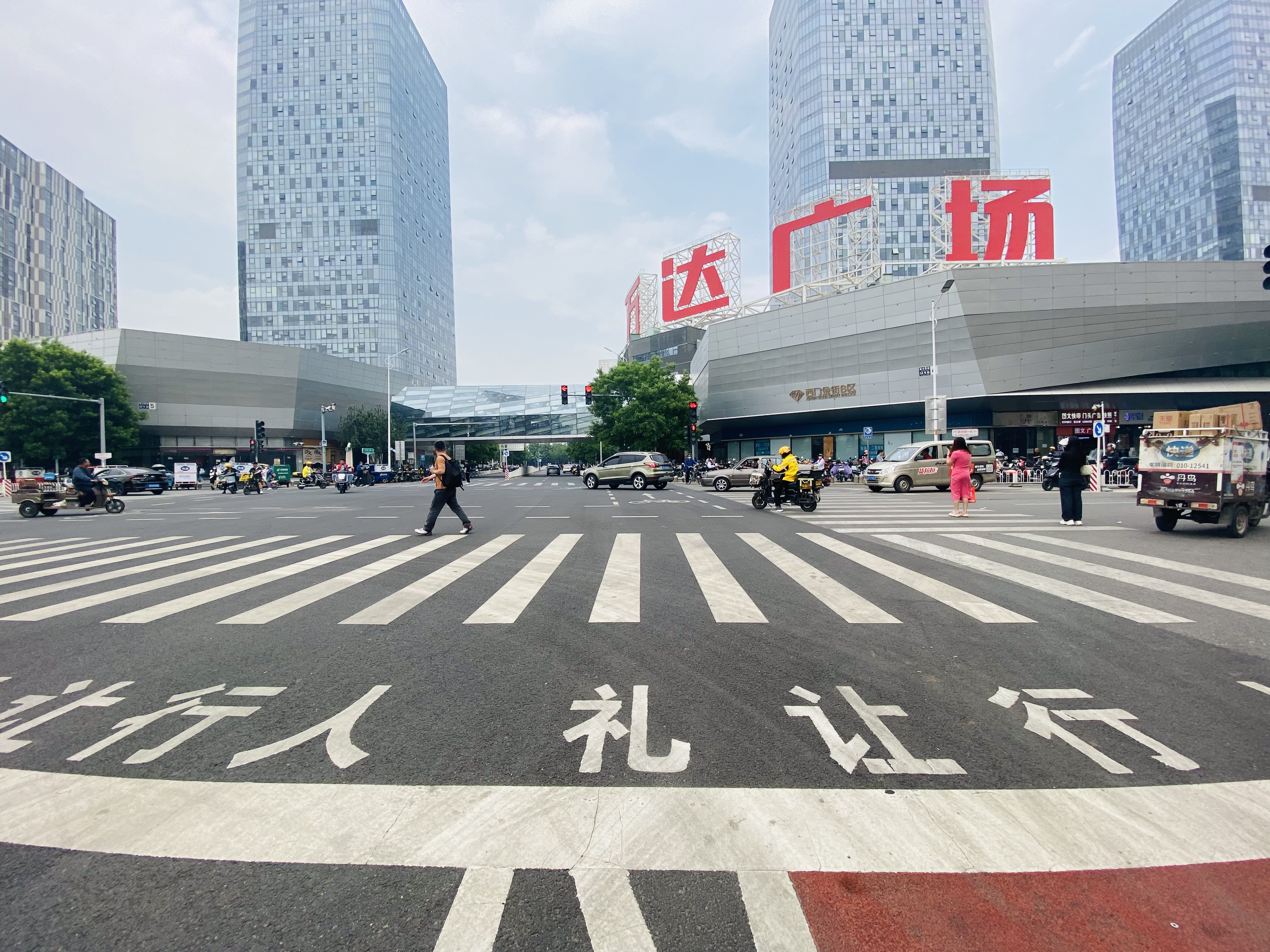 通州万达商圈 十字路口把角店铺 二层出租