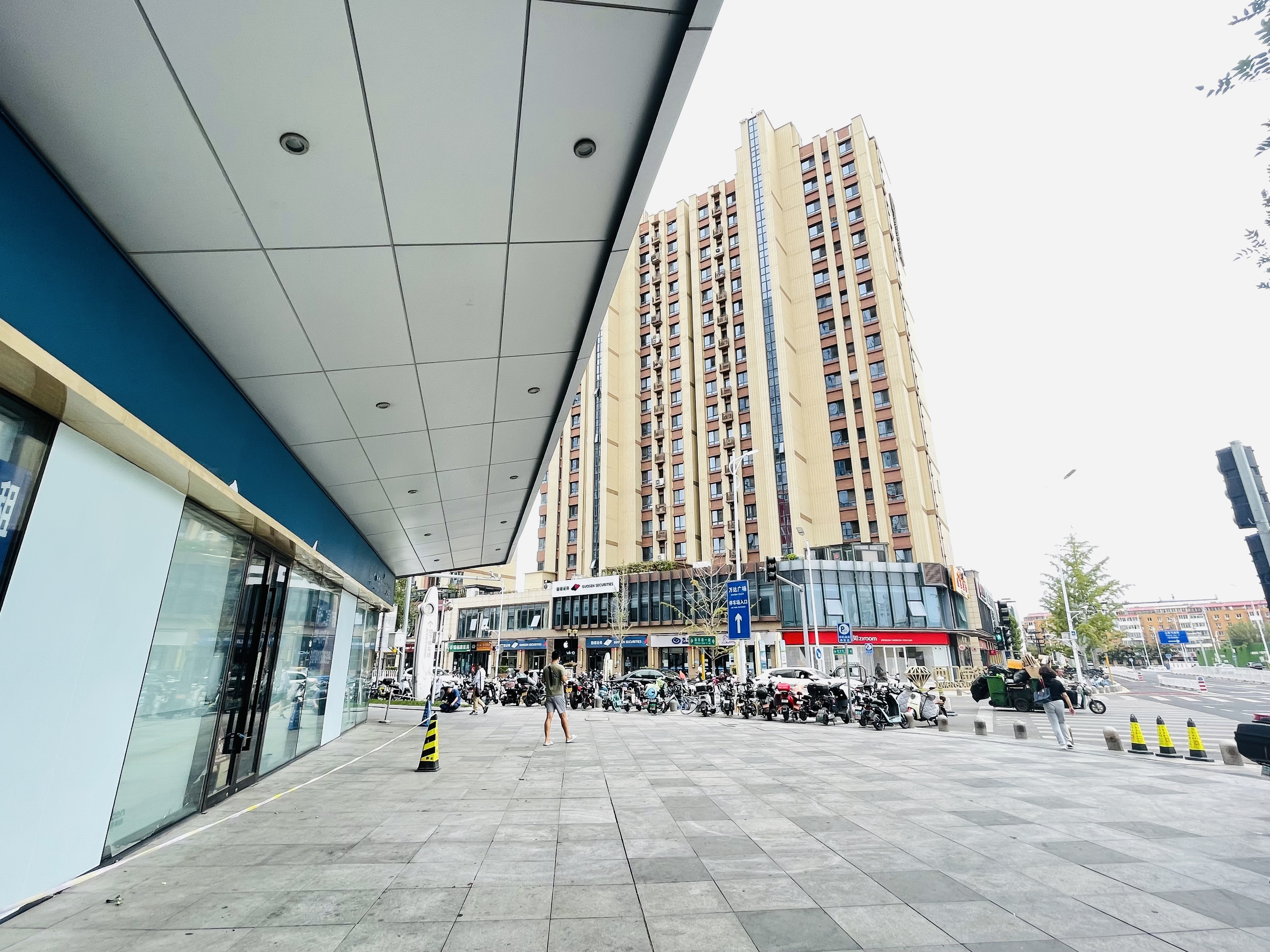 通州万达商圈 十字路口把角店铺 二层出租