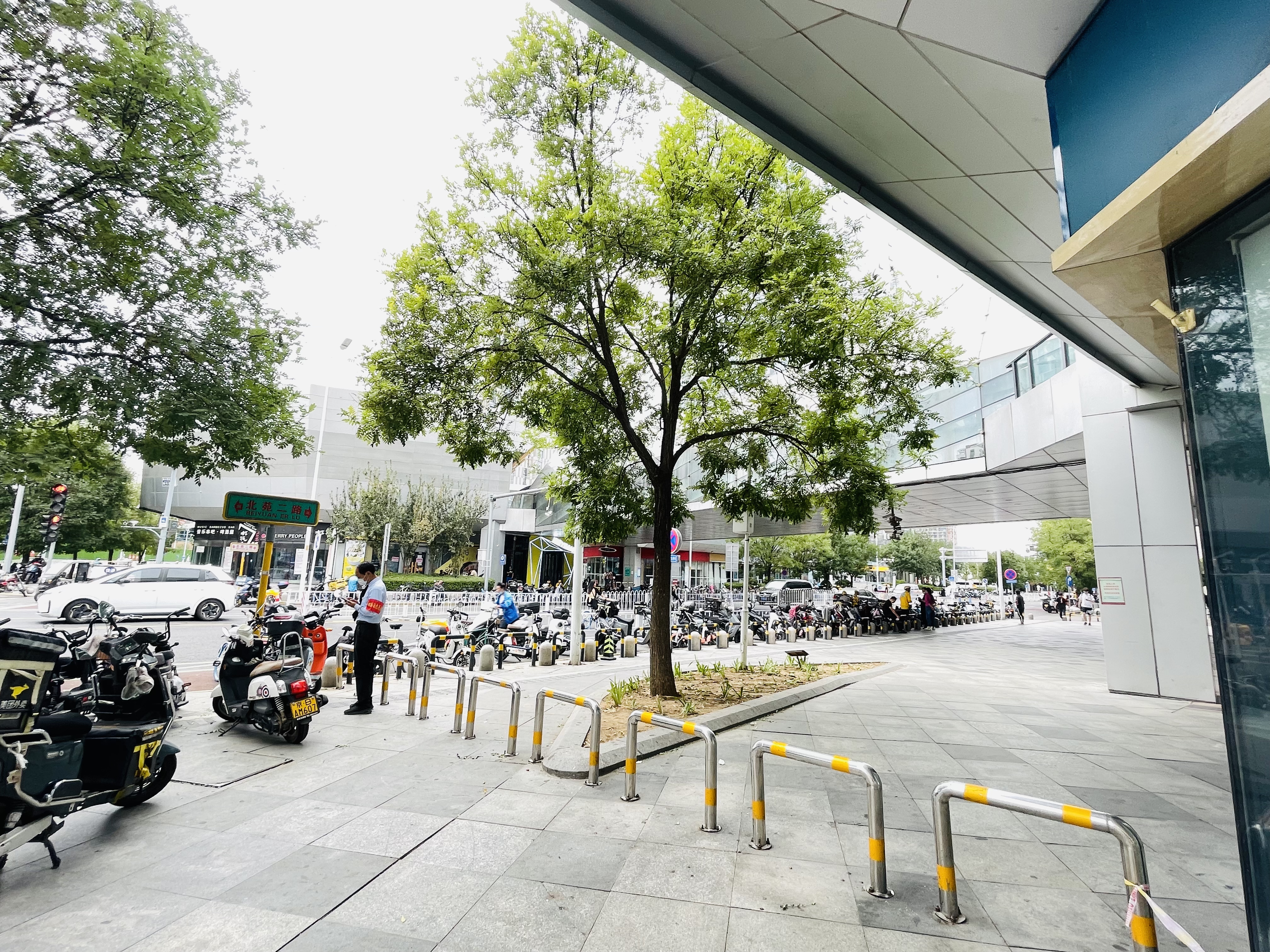 通州万达商圈 十字路口把角店铺 二层出租