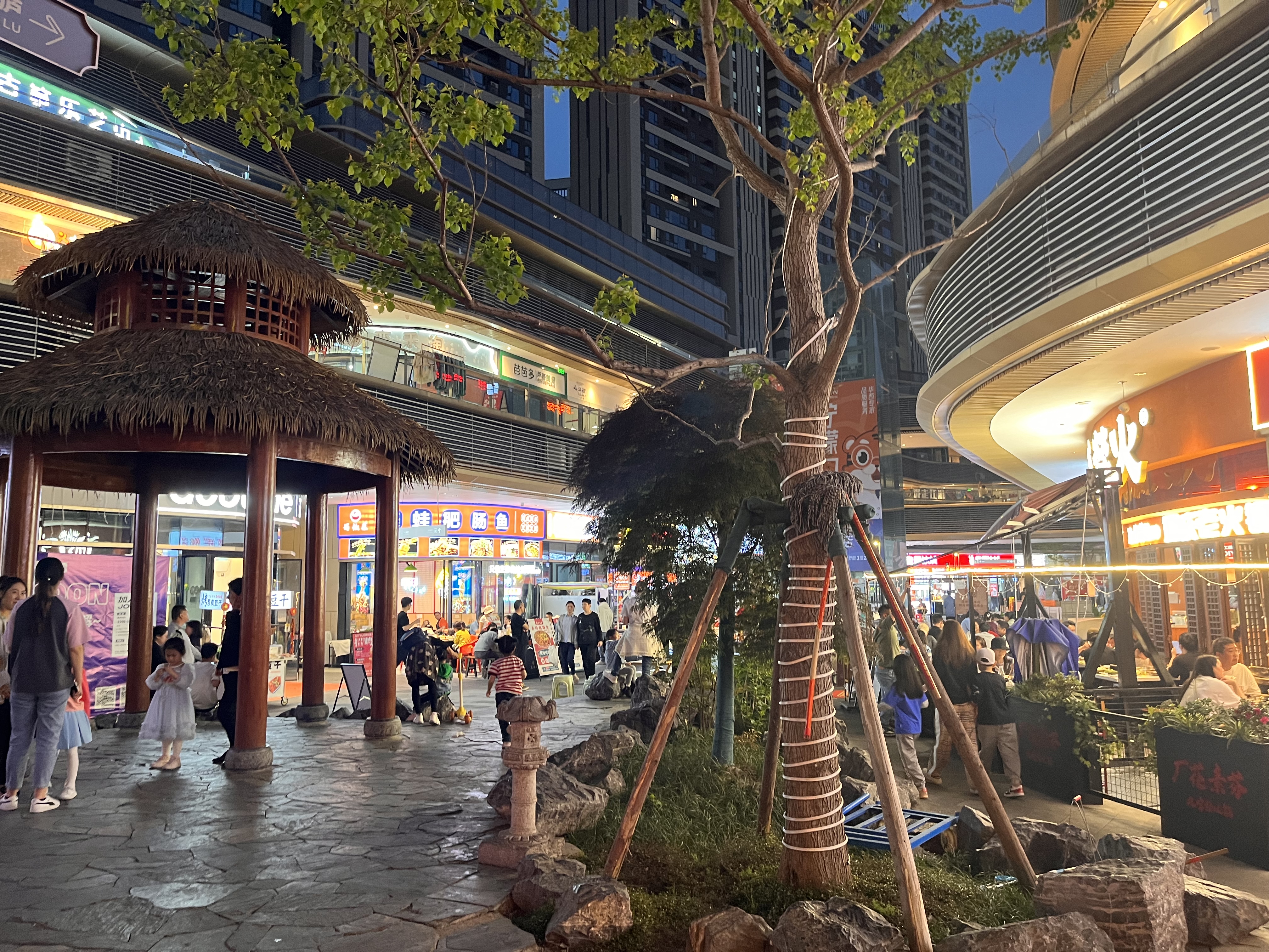 龙泉世茂广场精酿啤酒馆转让（预约看店）