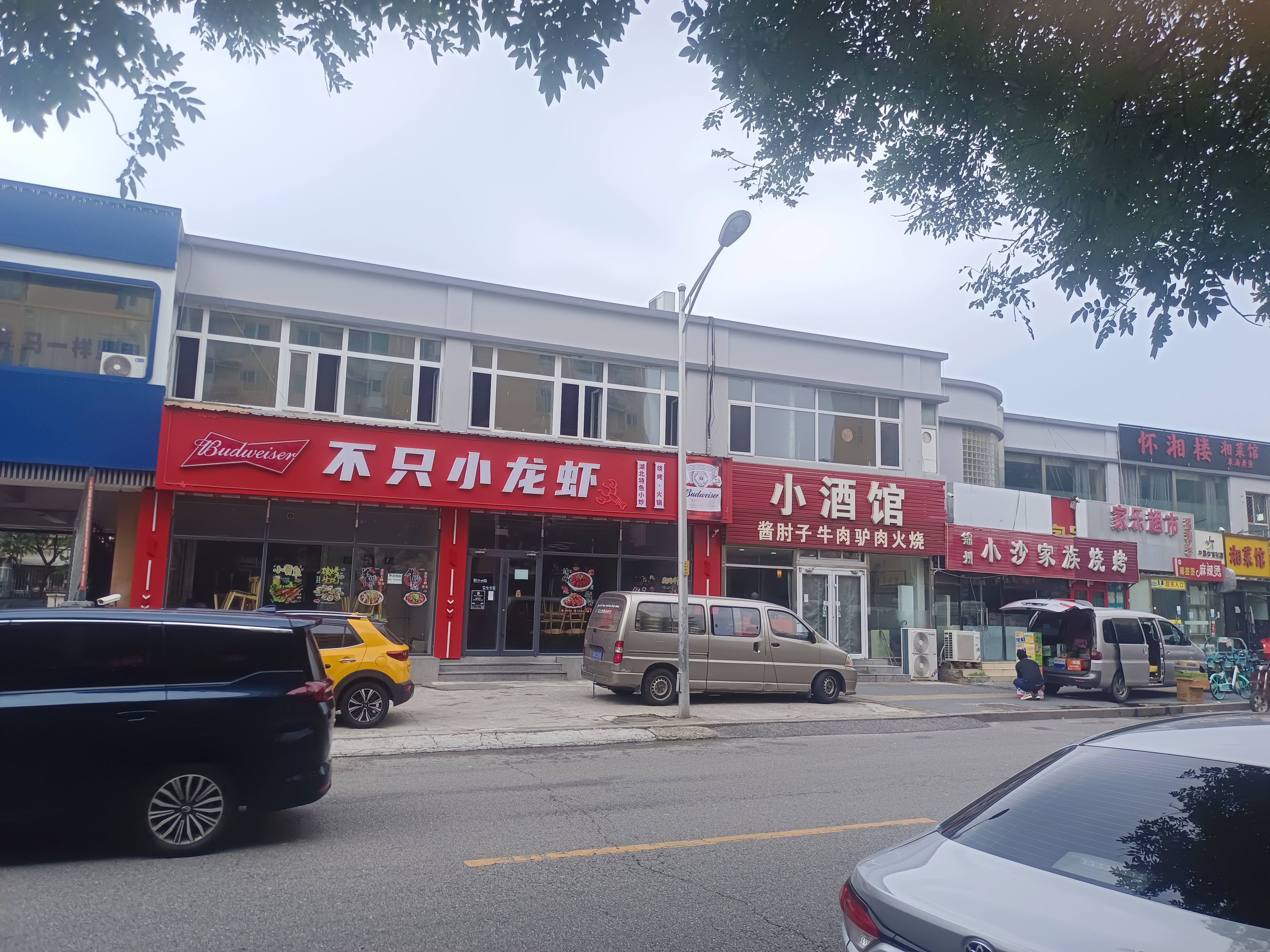 白菜价甩八米门头餐饮饭店转让，可做任何行业。