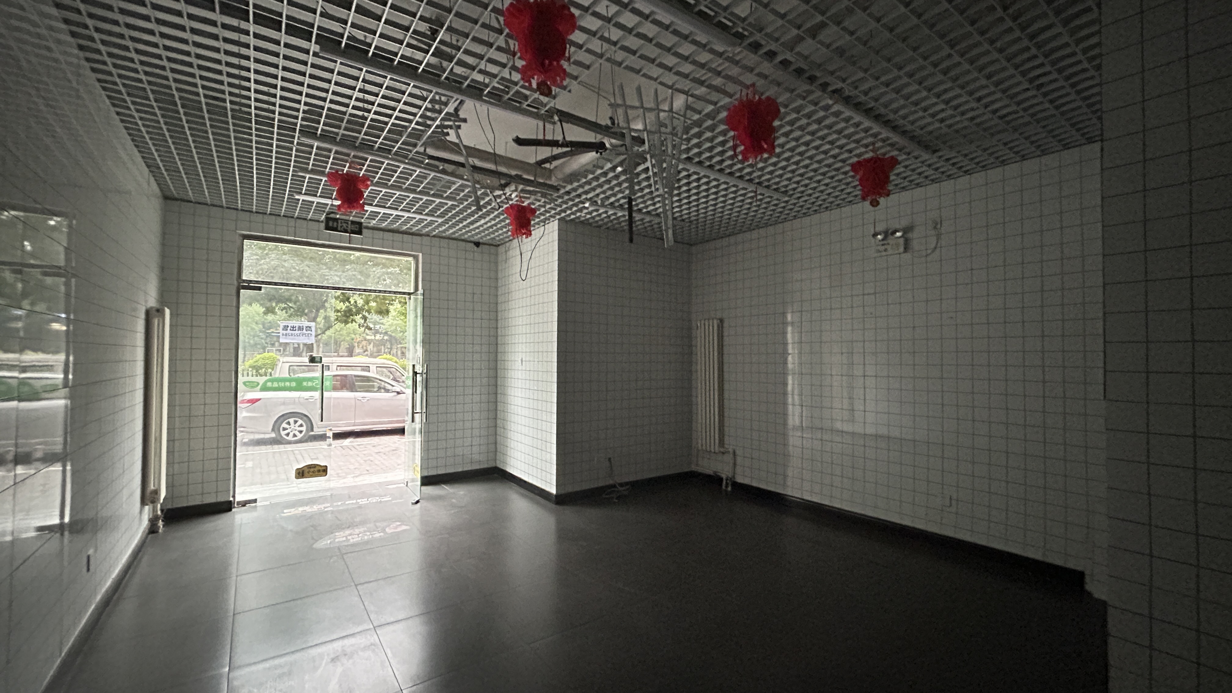朝阳路底商出租，适合口腔医疗等，不可餐饮其他不限制.
