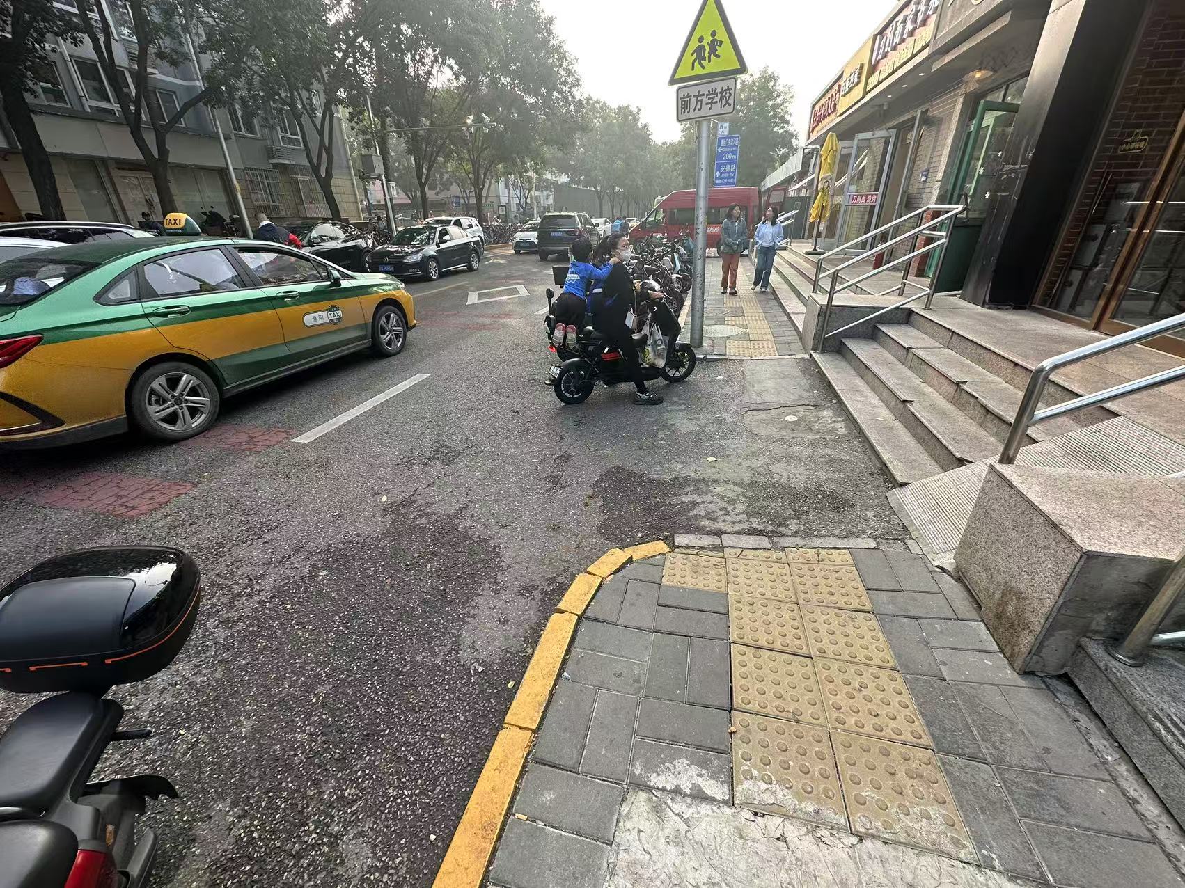 西城 喆啡酒店旁 兰州拉面转