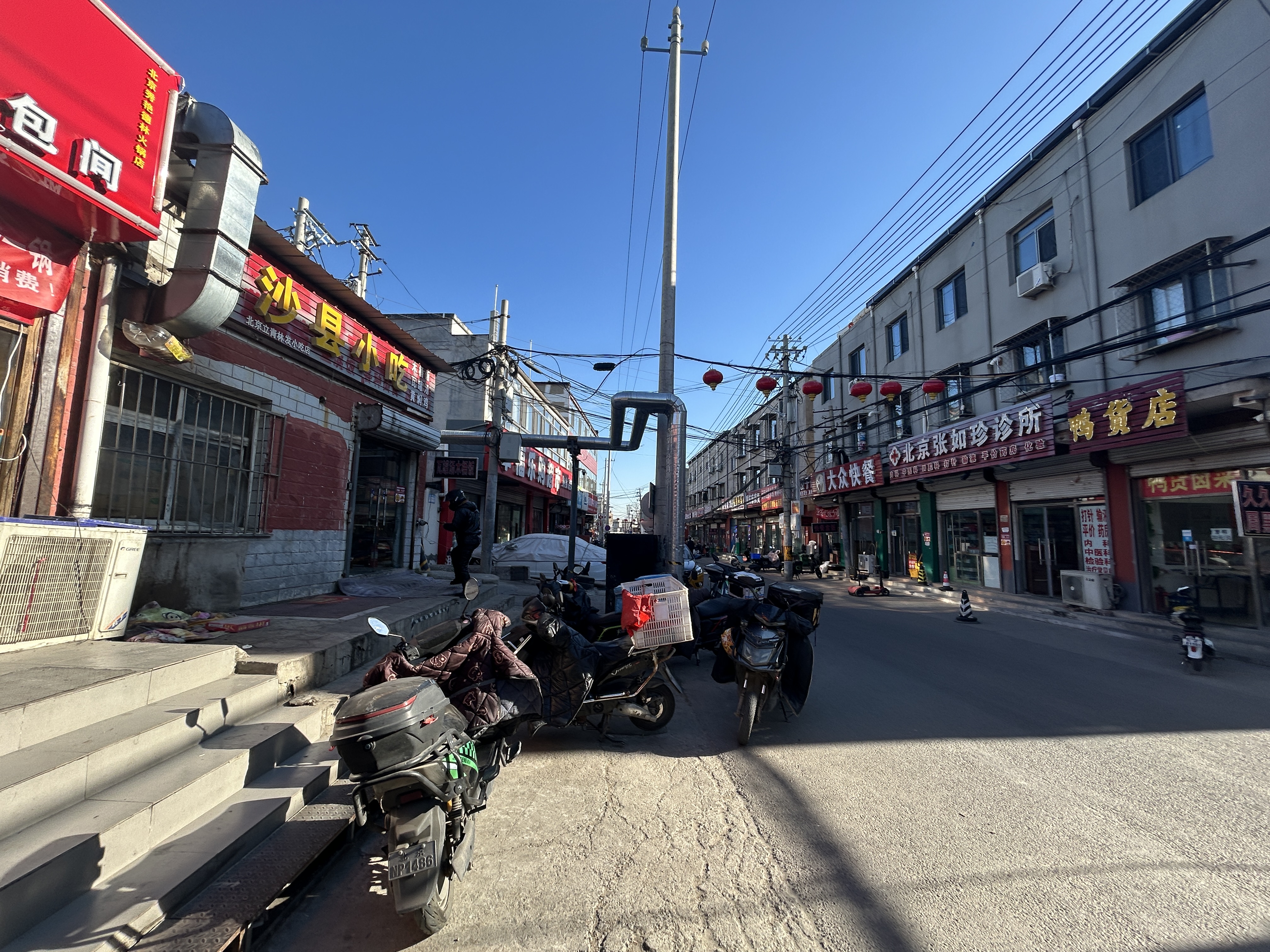 昌平南七家，主街临街旺铺150平餐饮