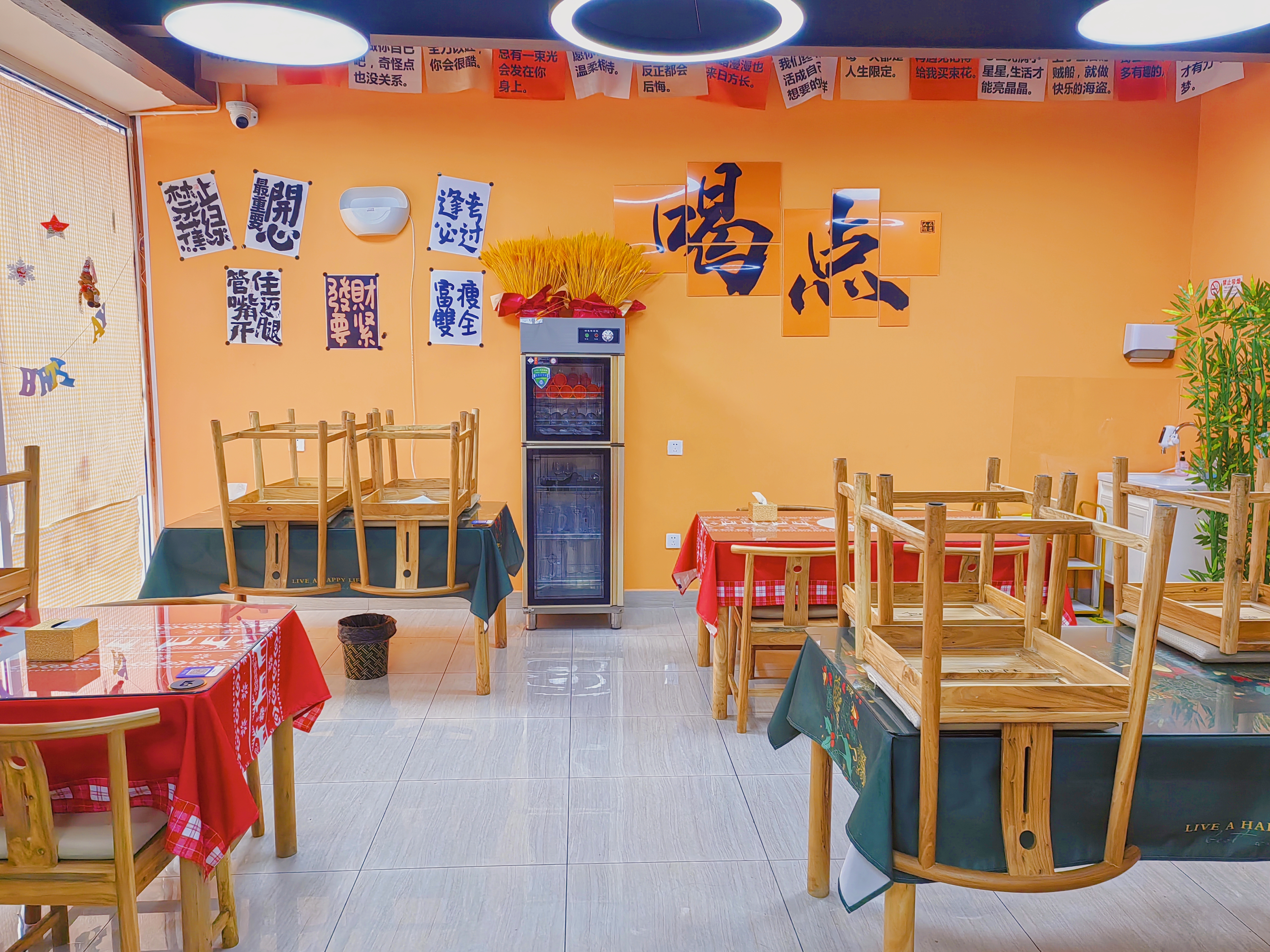 有天然气门头宽临街餐饮店新装修优价转