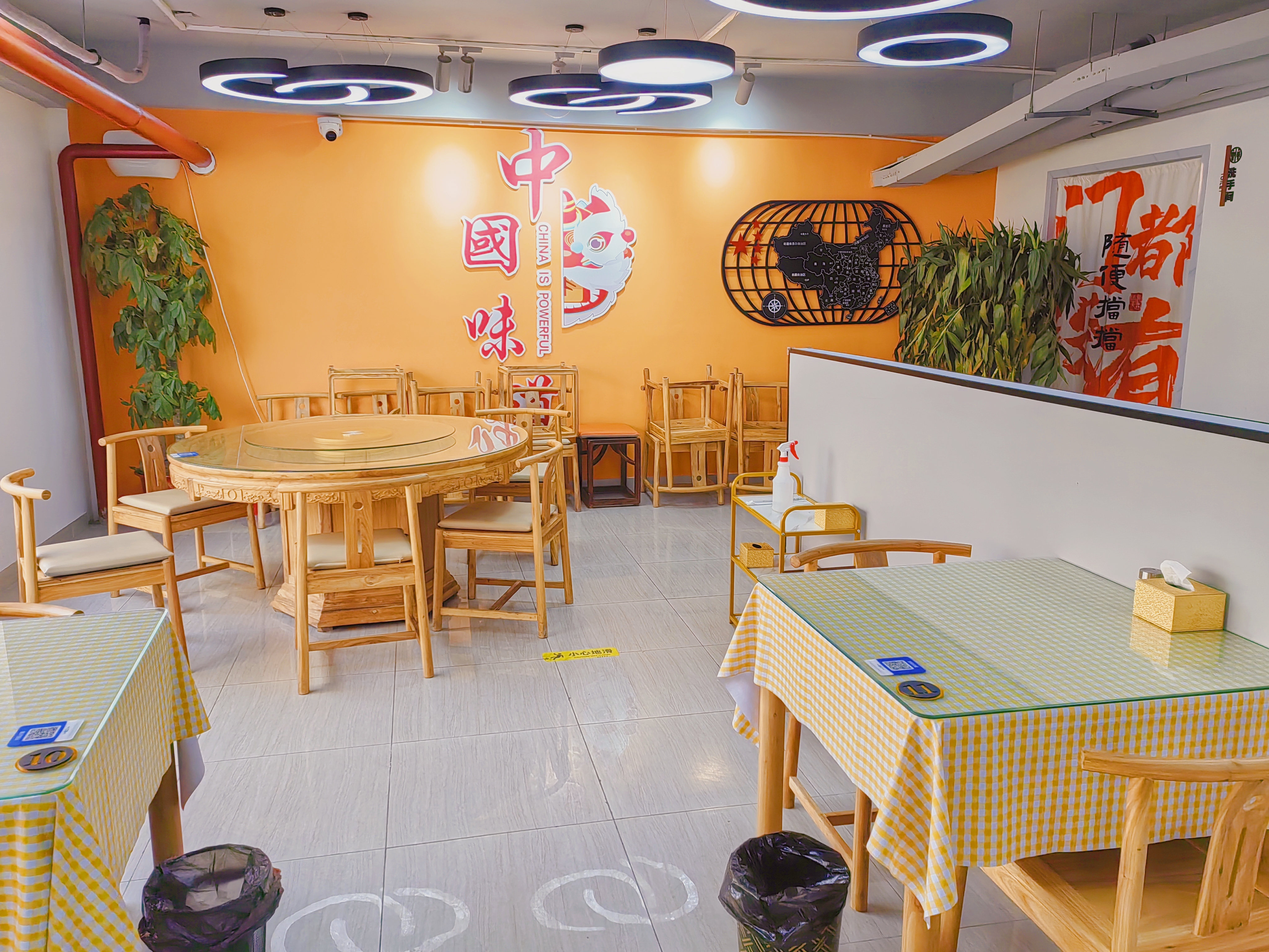 有天然气门头宽临街餐饮店新装修优价转