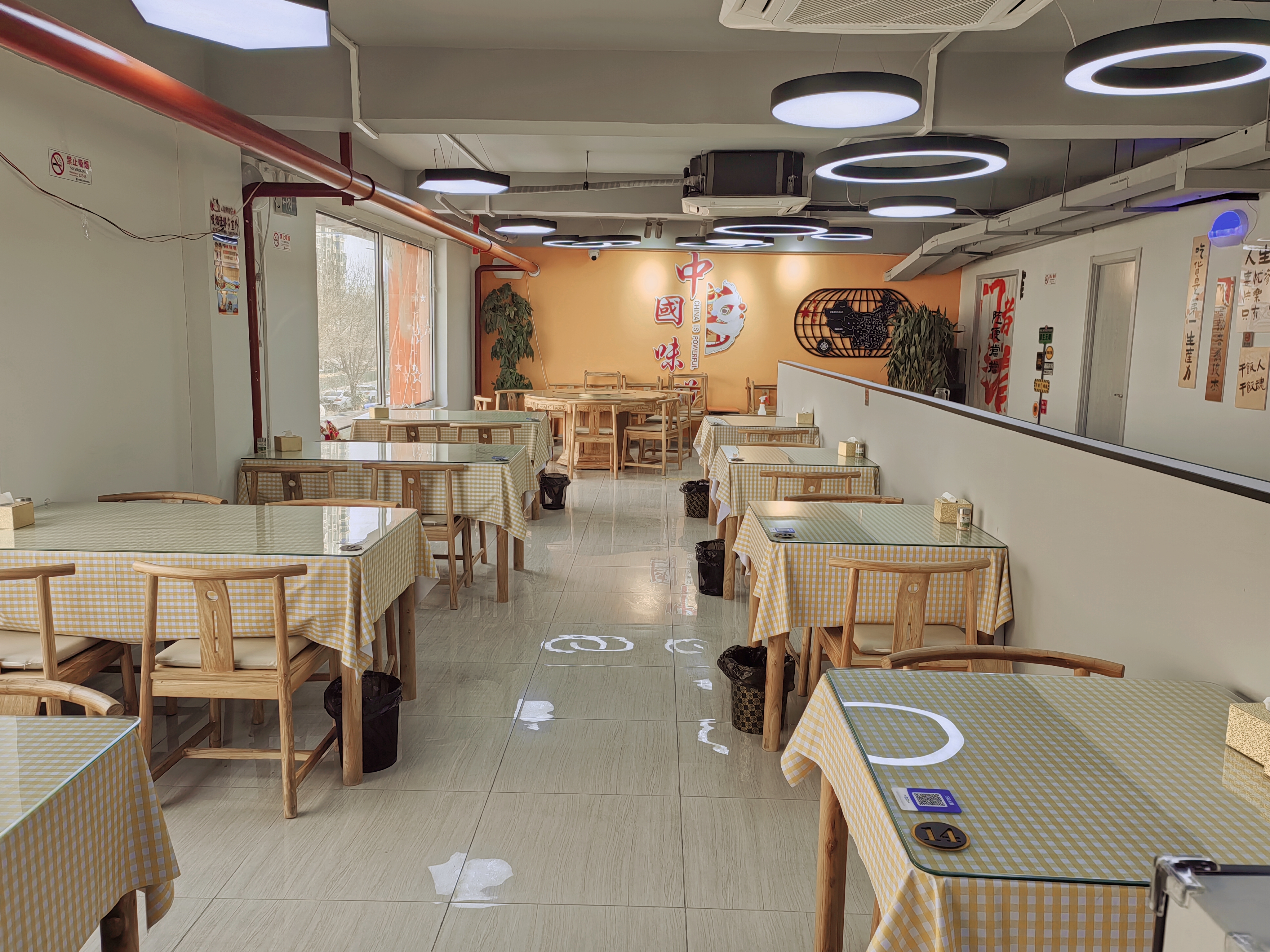 有天然气门头宽临街餐饮店新装修优价转