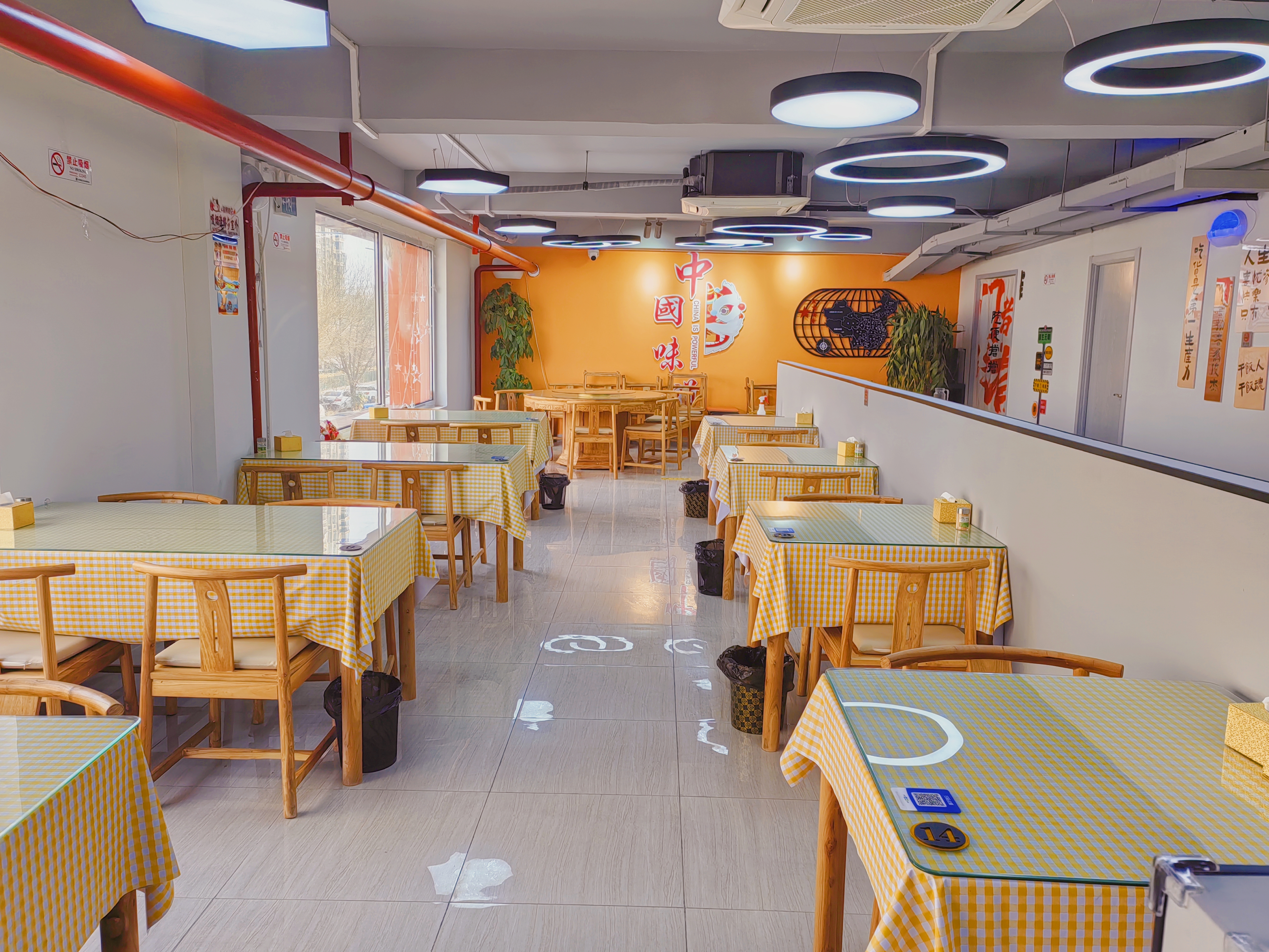 有天然气门头宽临街餐饮店新装修优价转