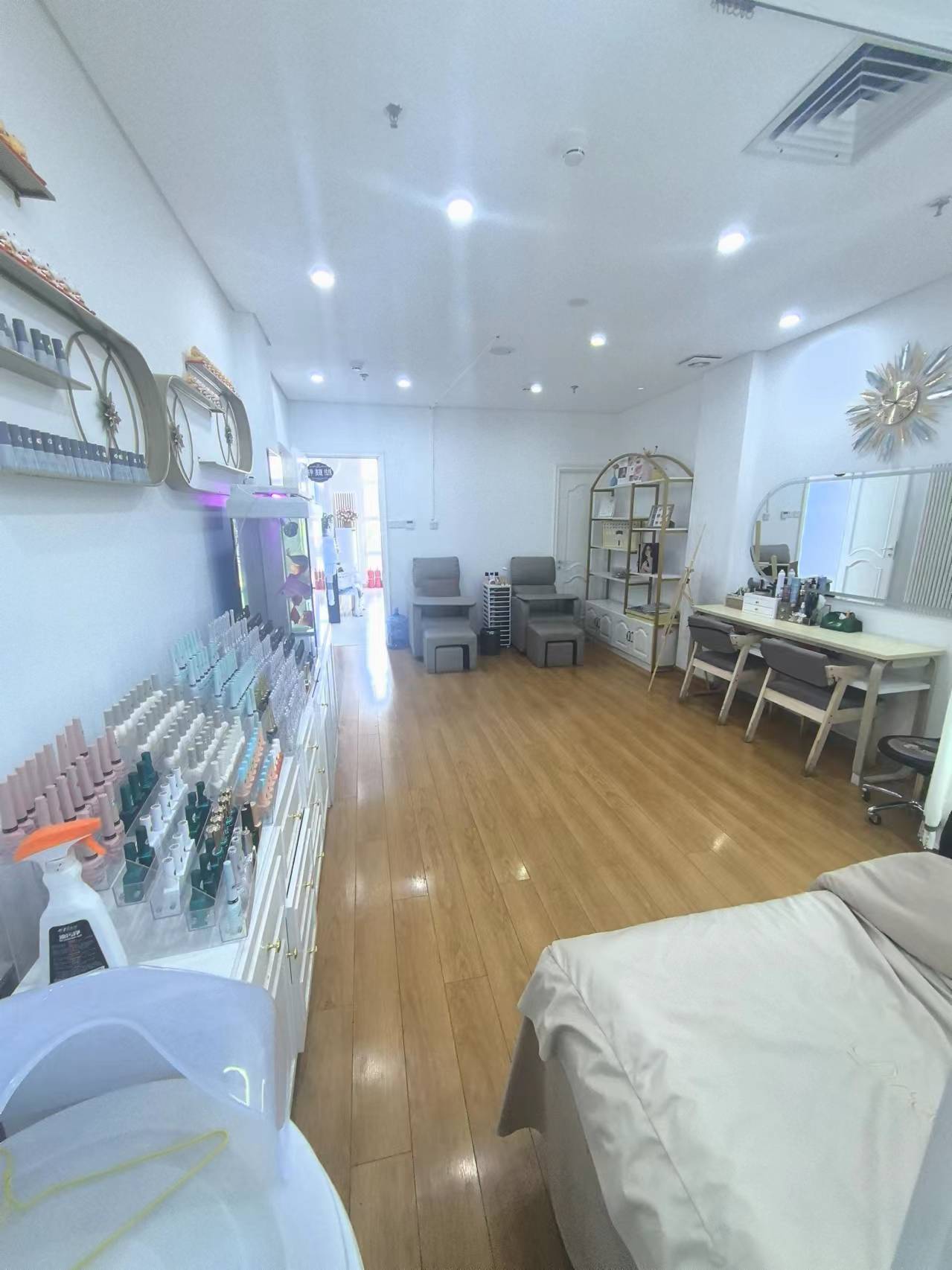 招租美甲 头疗项目 9年美容店 合作共赢