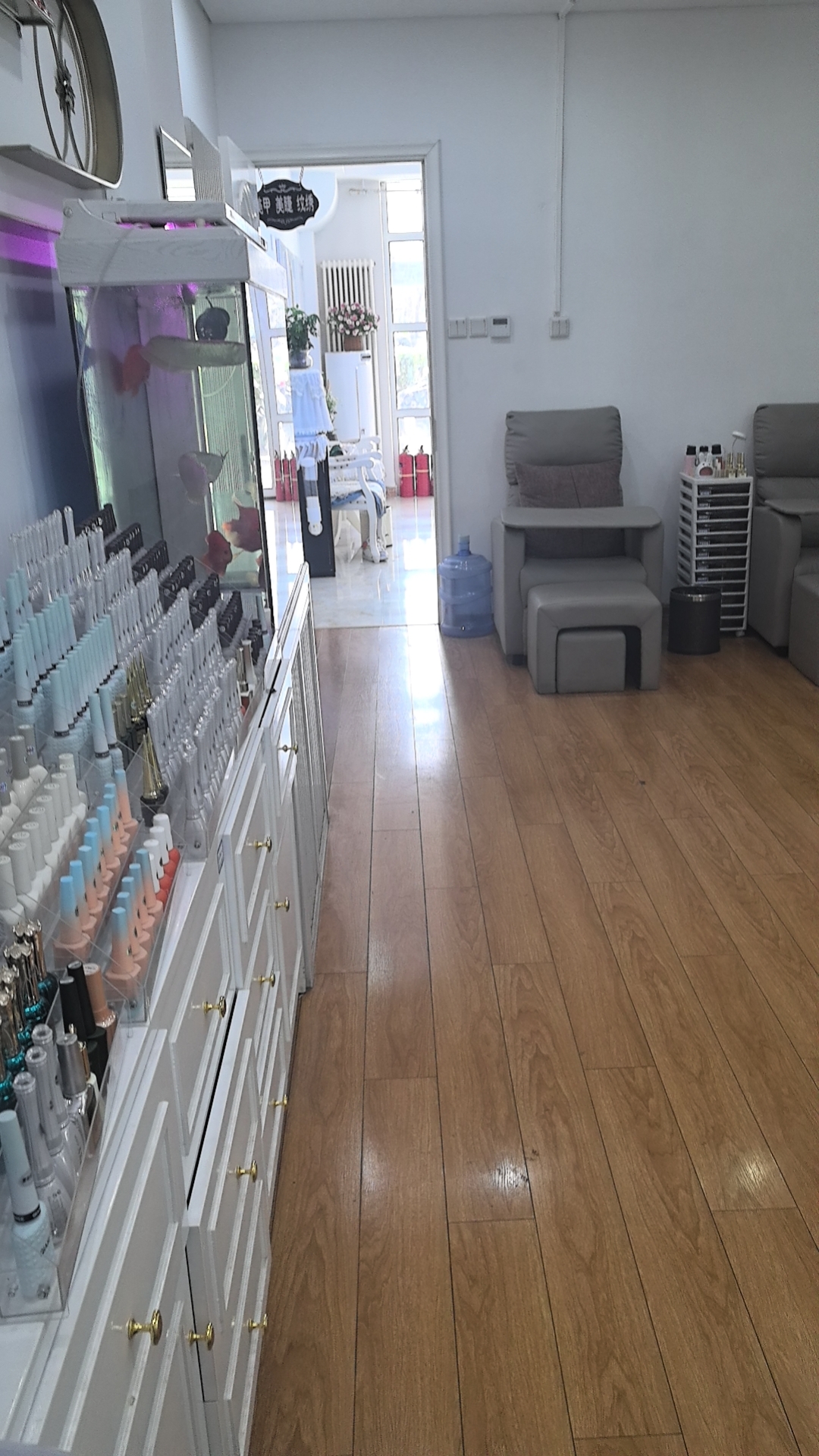 招租美甲 头疗项目 9年美容店 合作共赢