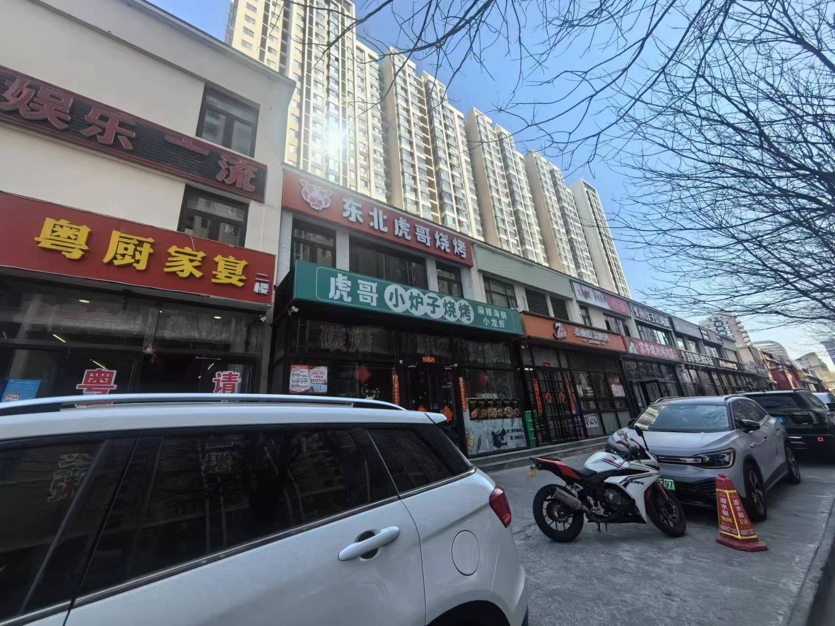 朝阳十字路口四年老店临街餐饮店转让