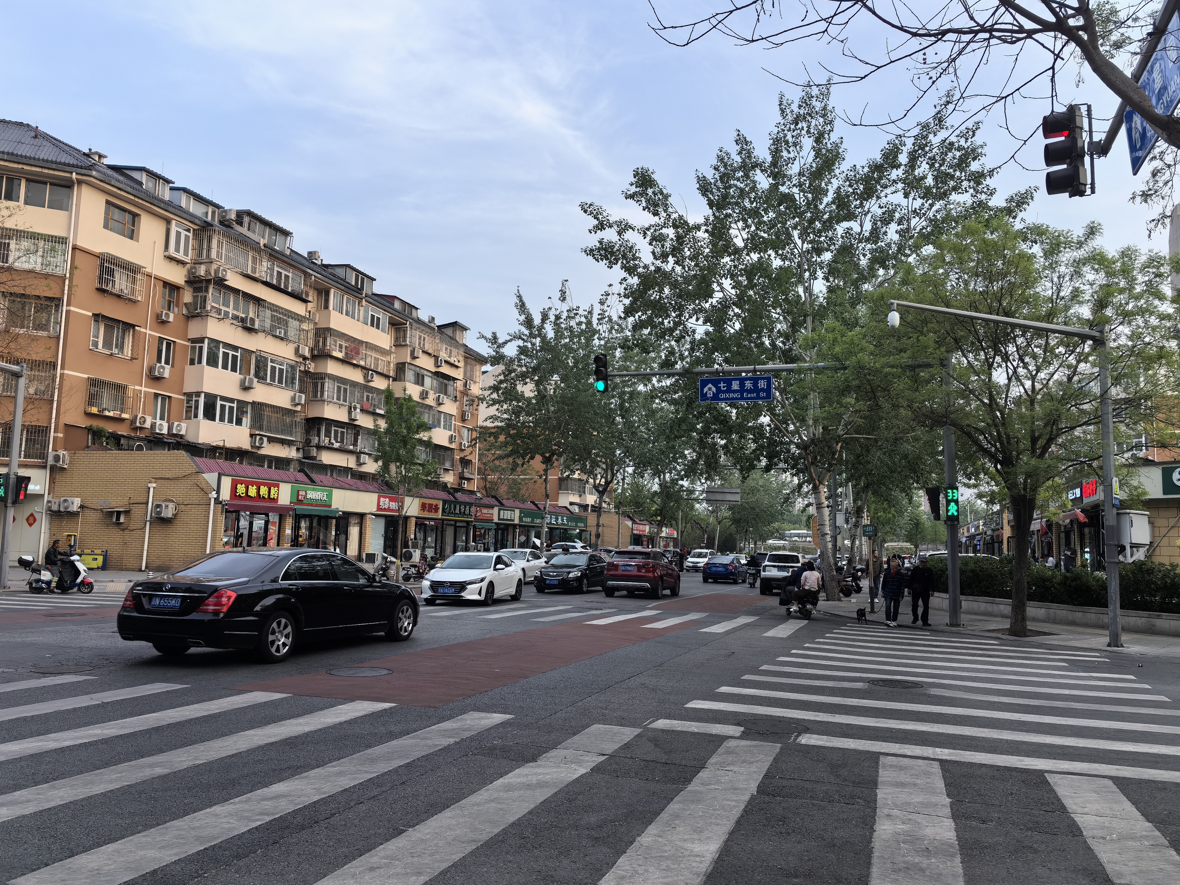 石景山临街店铺空转 奶茶店空转 旁边就是学校可外摆