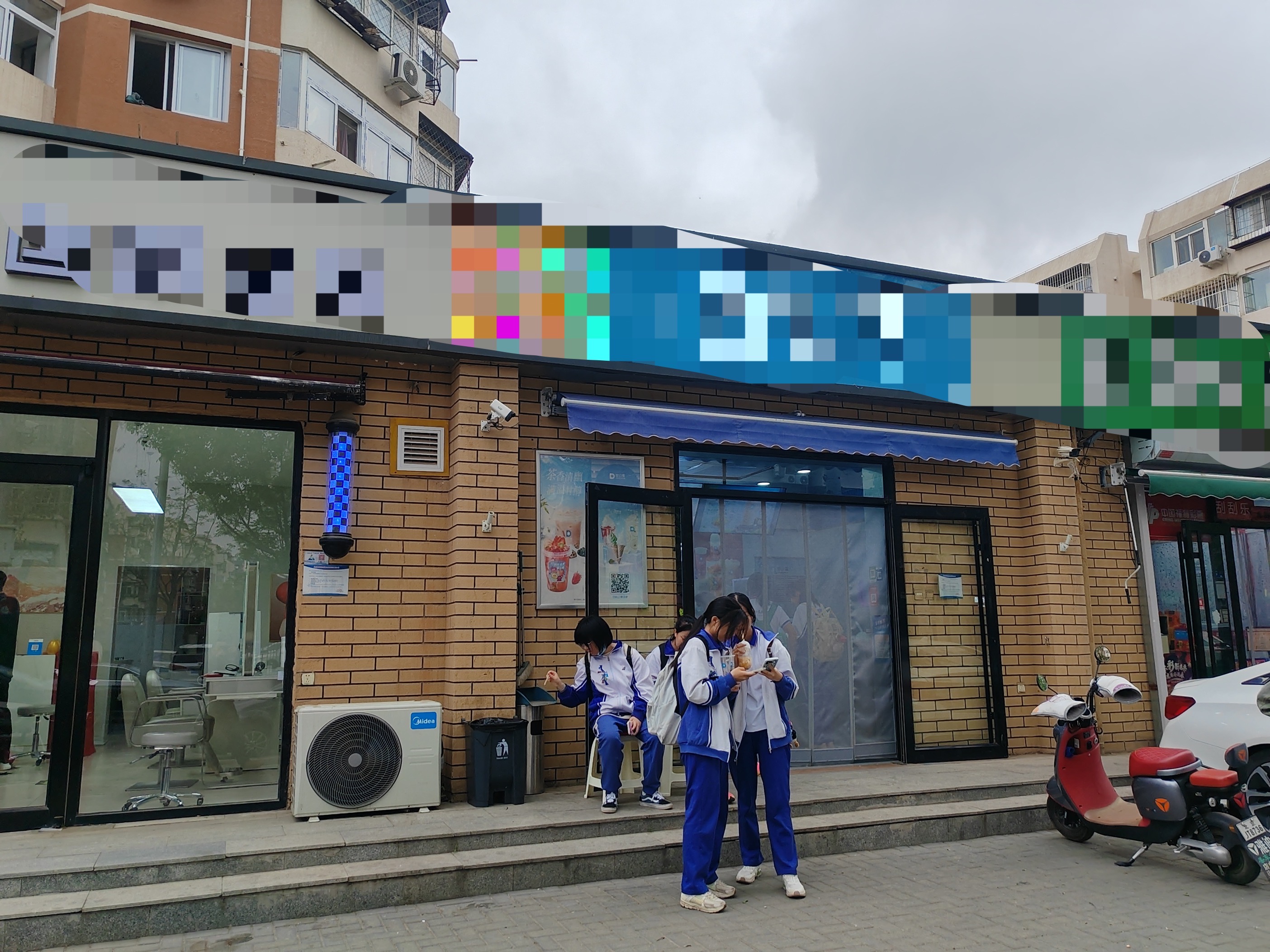 石景山临街店铺空转 奶茶店空转 旁边就是学校可外摆