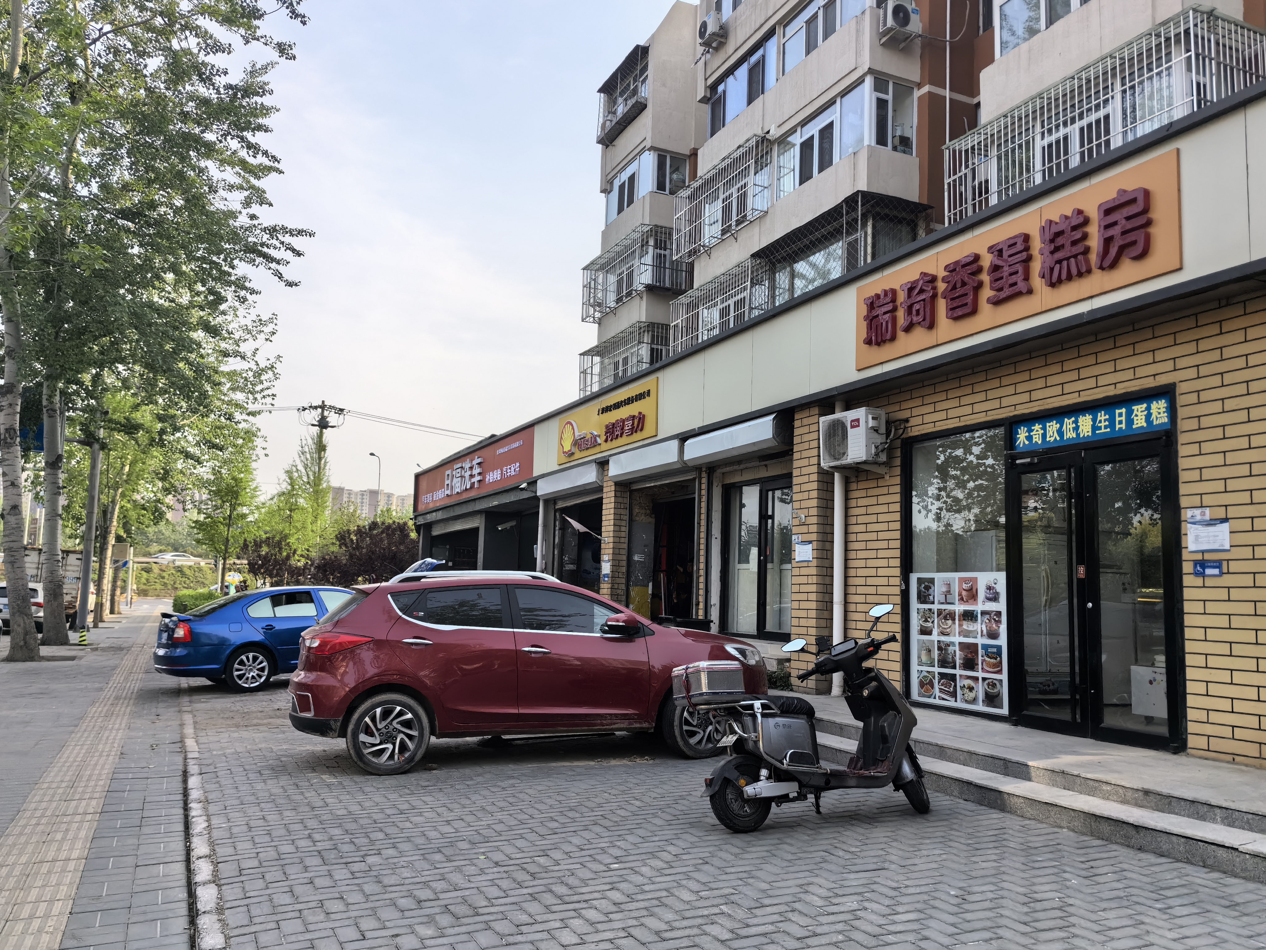 石景山临街店铺空转 奶茶店空转 旁边就是学校可外摆