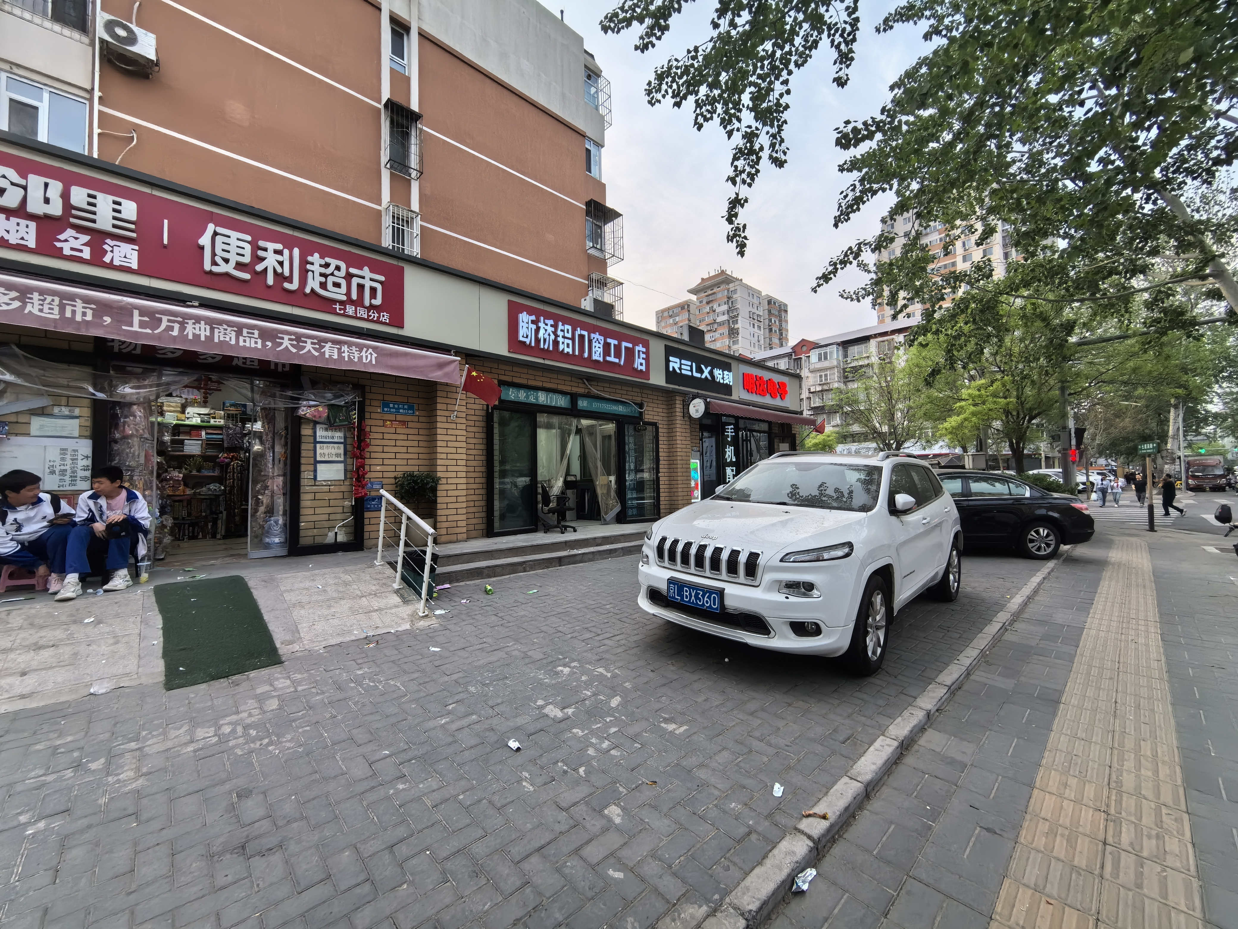 石景山临街店铺空转 奶茶店空转 旁边就是学校可外摆