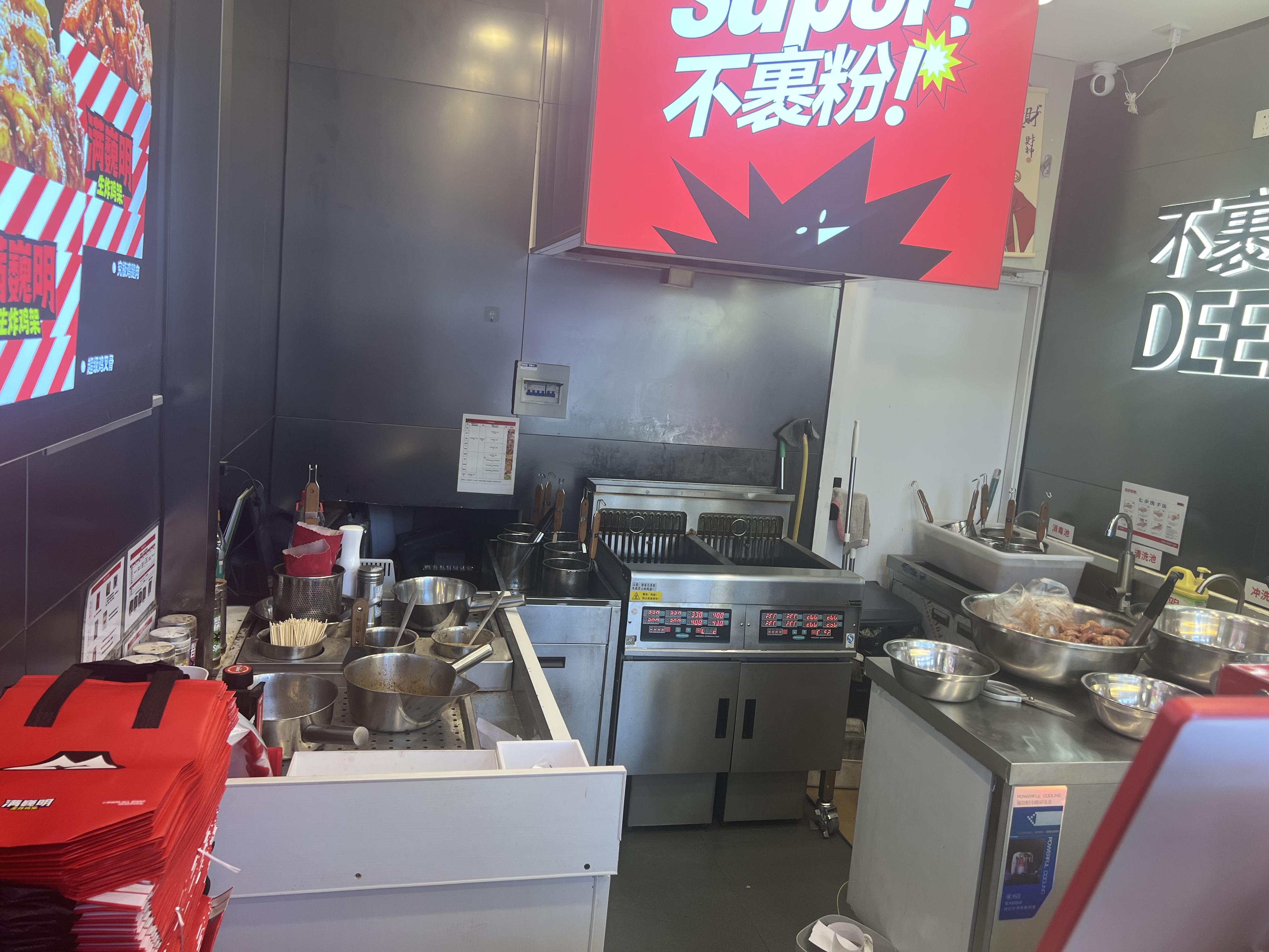 热门商圈小吃转让 东城鼓楼 18平 炸鸡店 整店转让