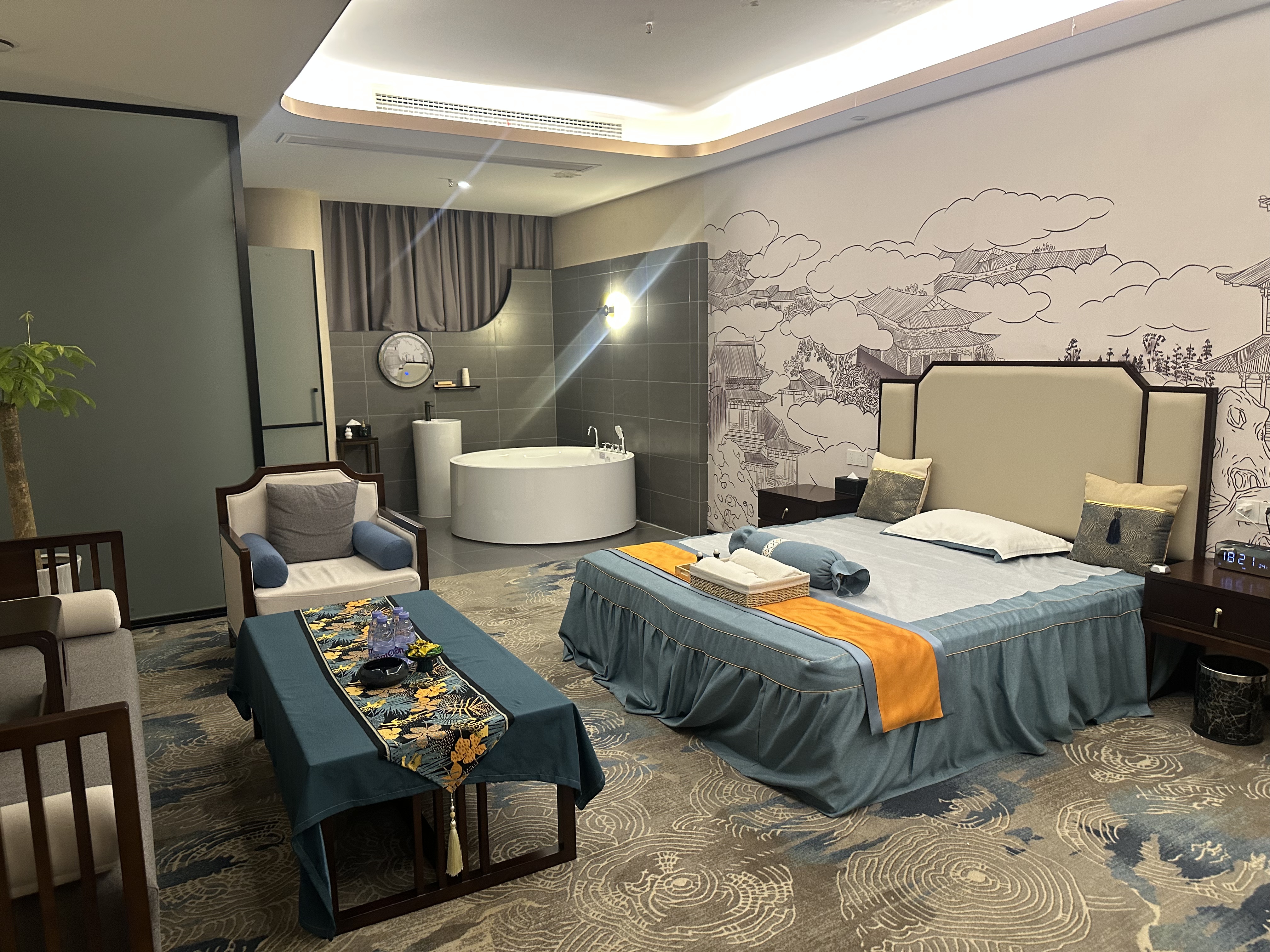 高新区天府三街大型足浴会所店铺转让