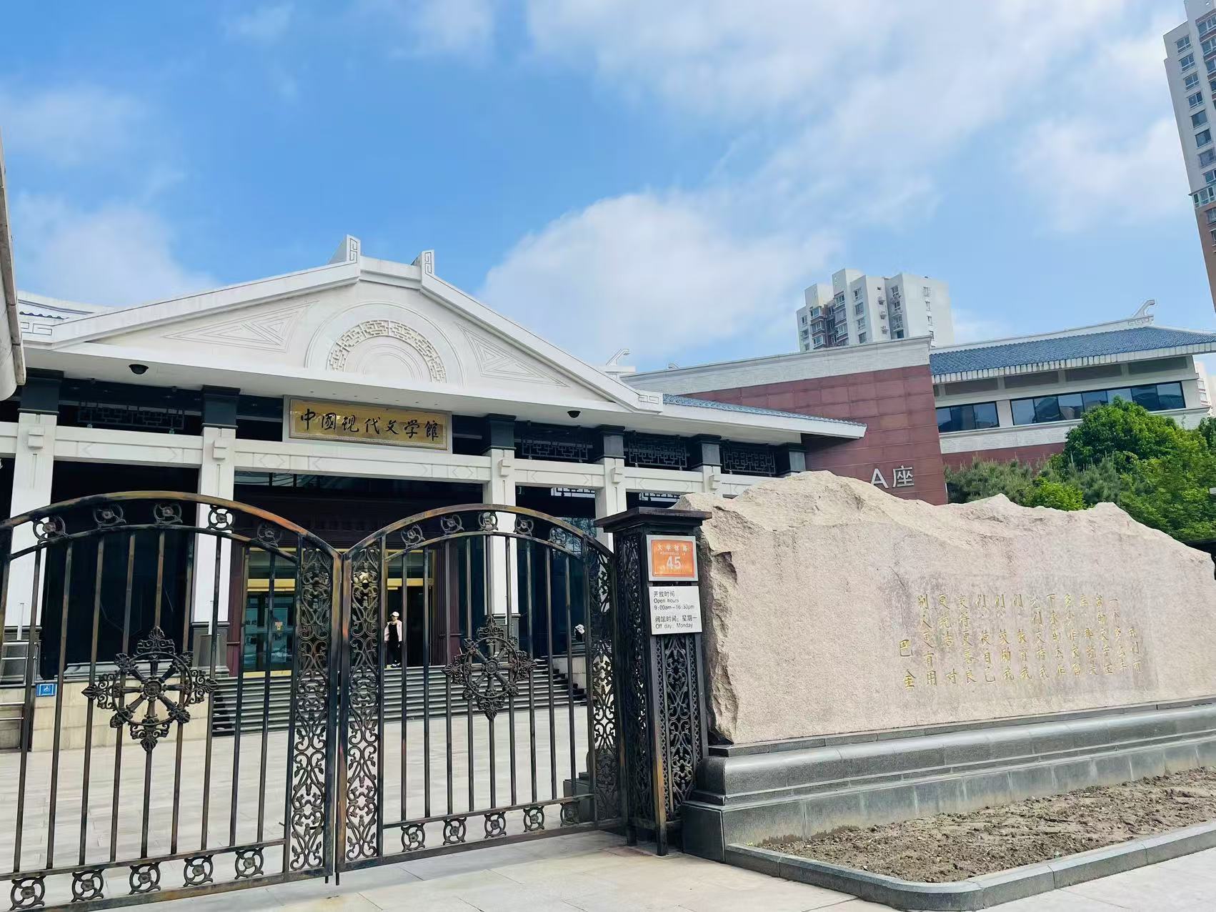 十字路口大展示面商铺房东直租 全业态