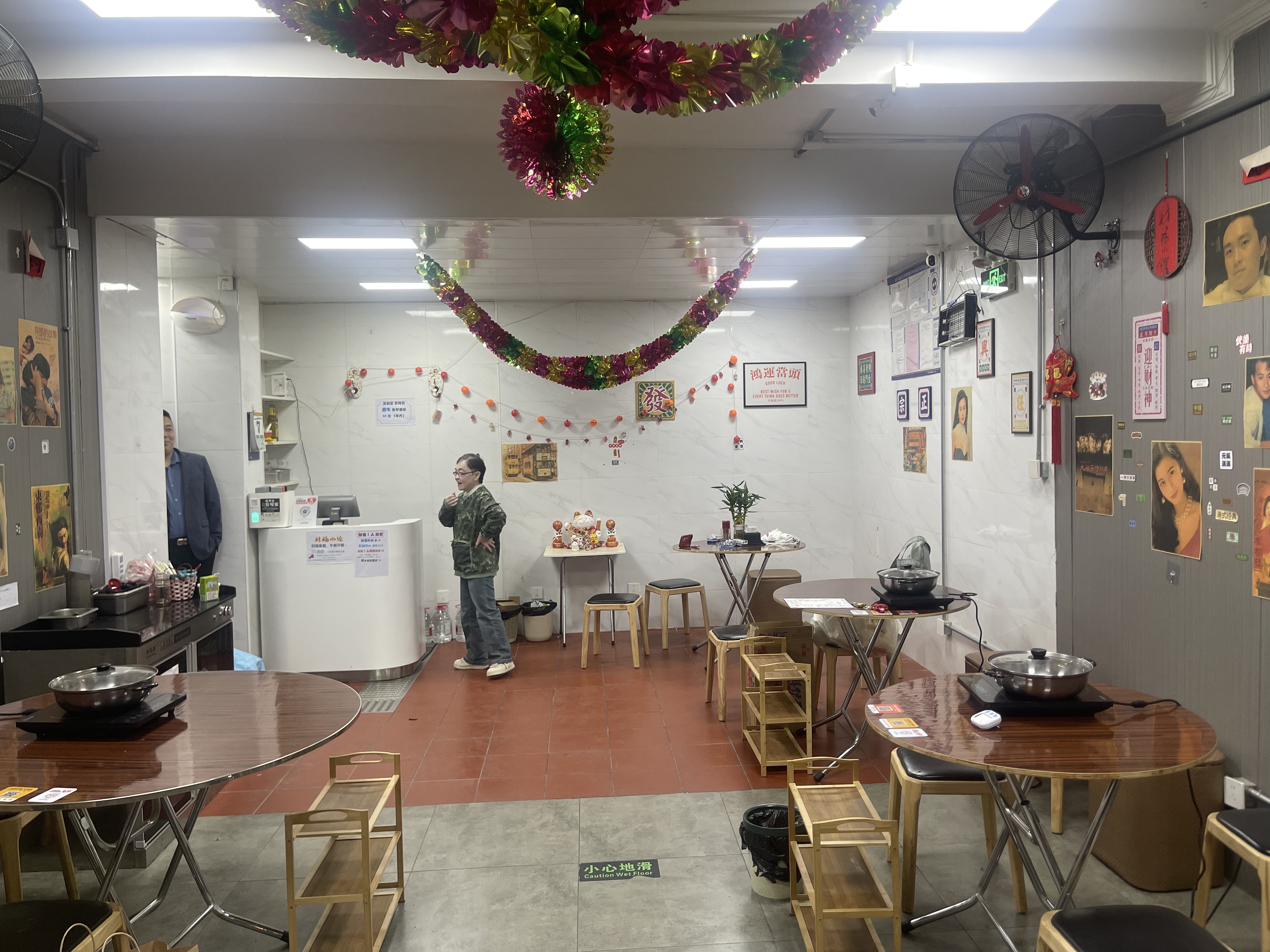 丰台80平临主街地铁口餐饮旺铺转让，店面装修设备齐全