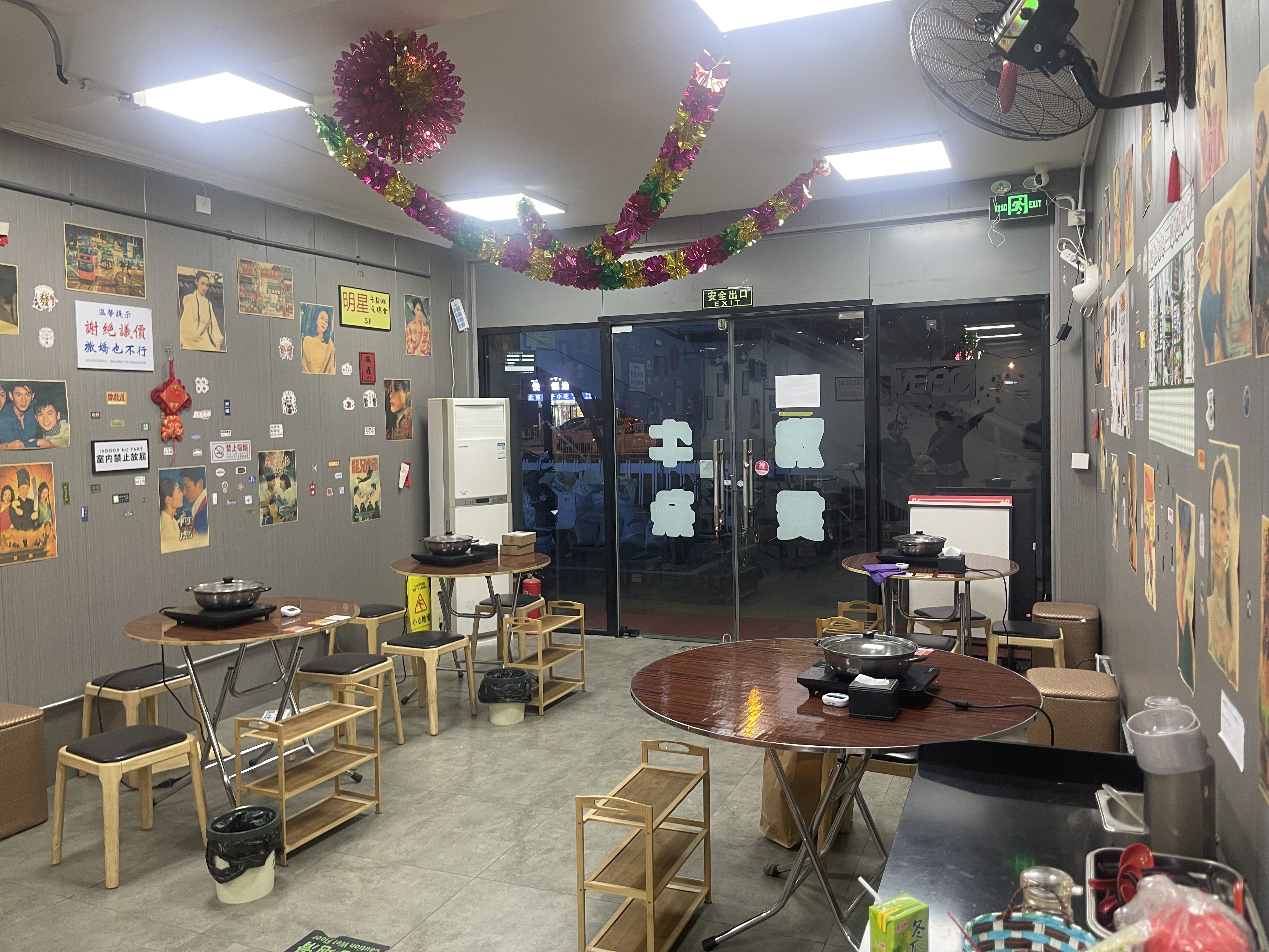 丰台80平临主街地铁口餐饮旺铺转让，店面装修设备齐全