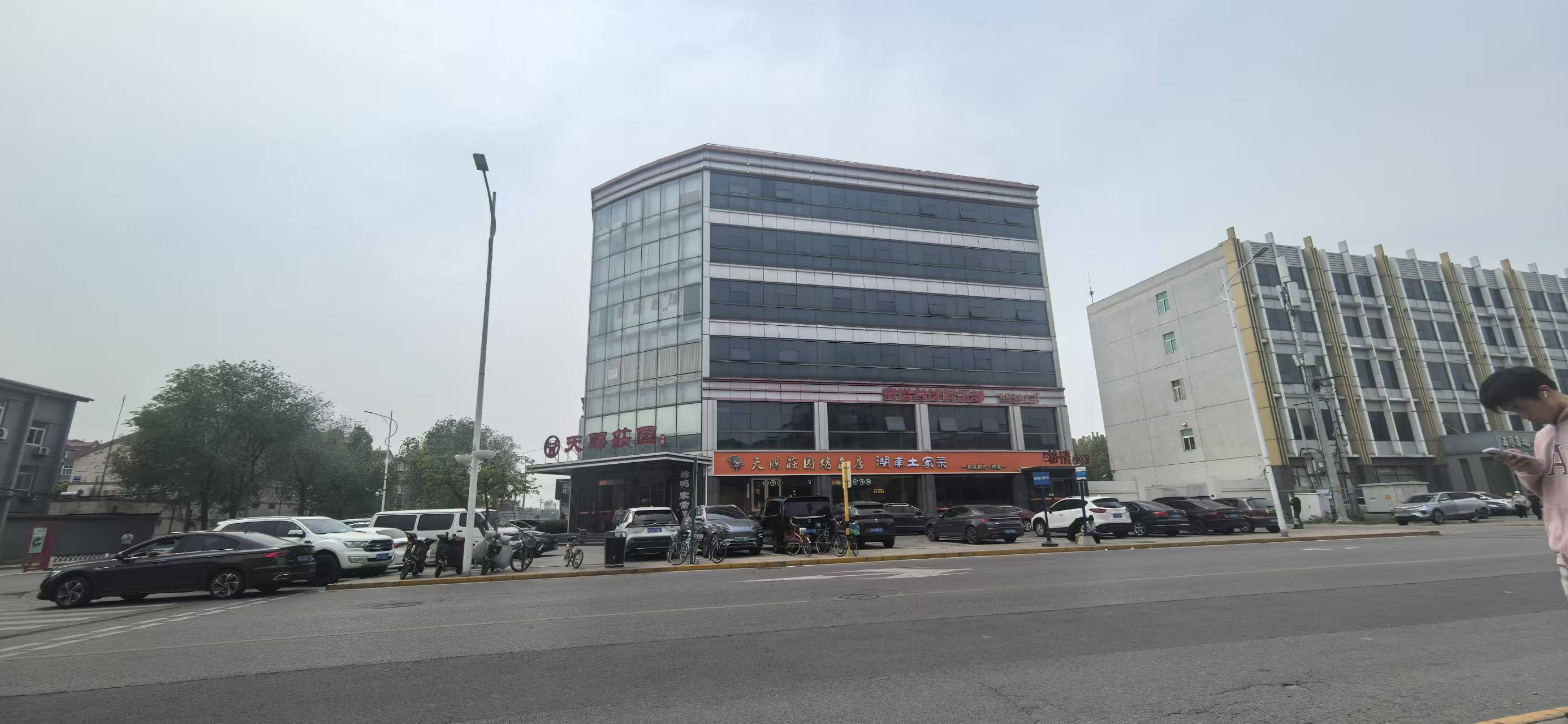 顺义天竺家园公交站旁边精装修餐饮店转让 临街商铺