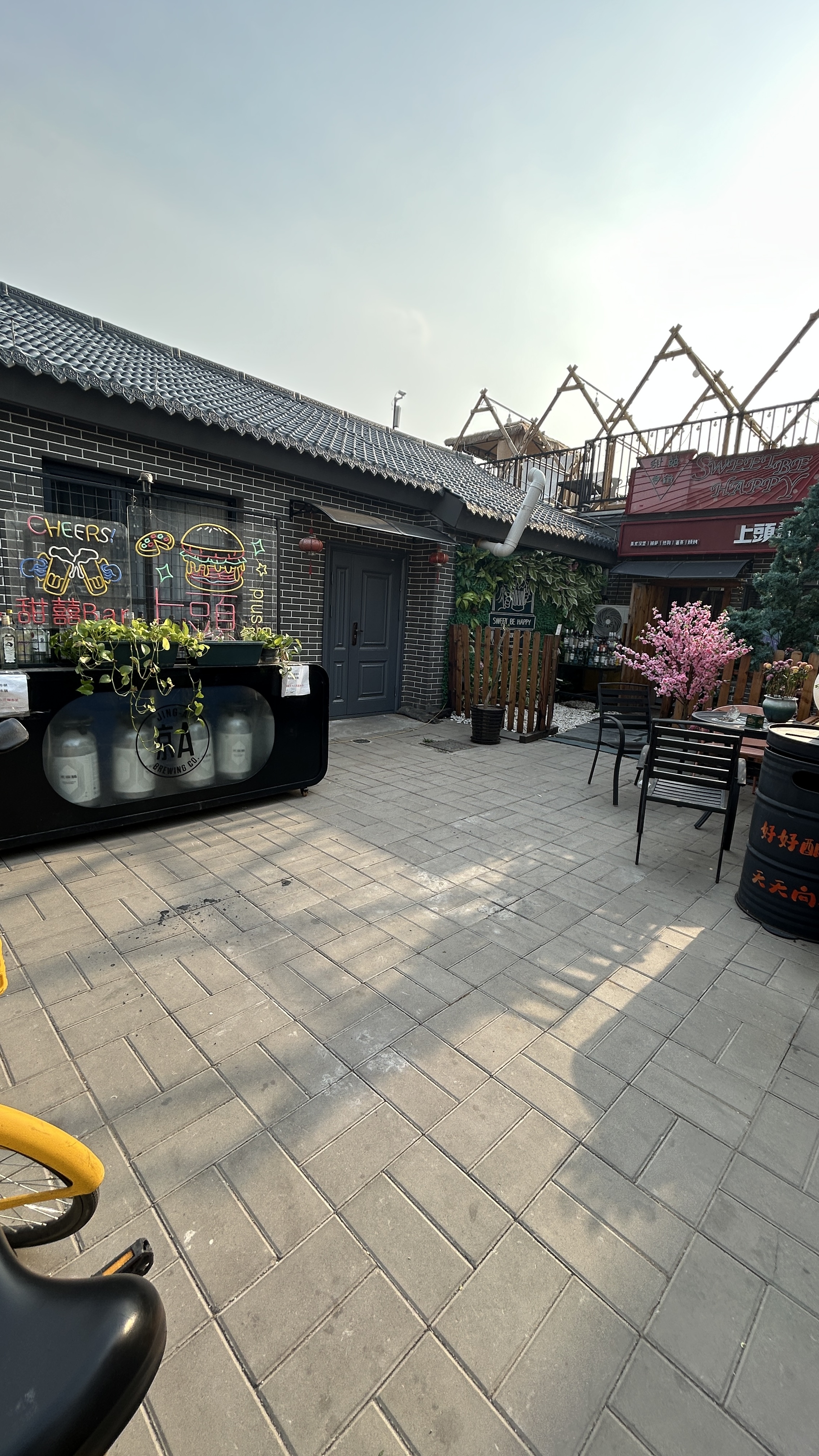 东城区酒吧转让餐饮店转让烧烤店转让送130平露台