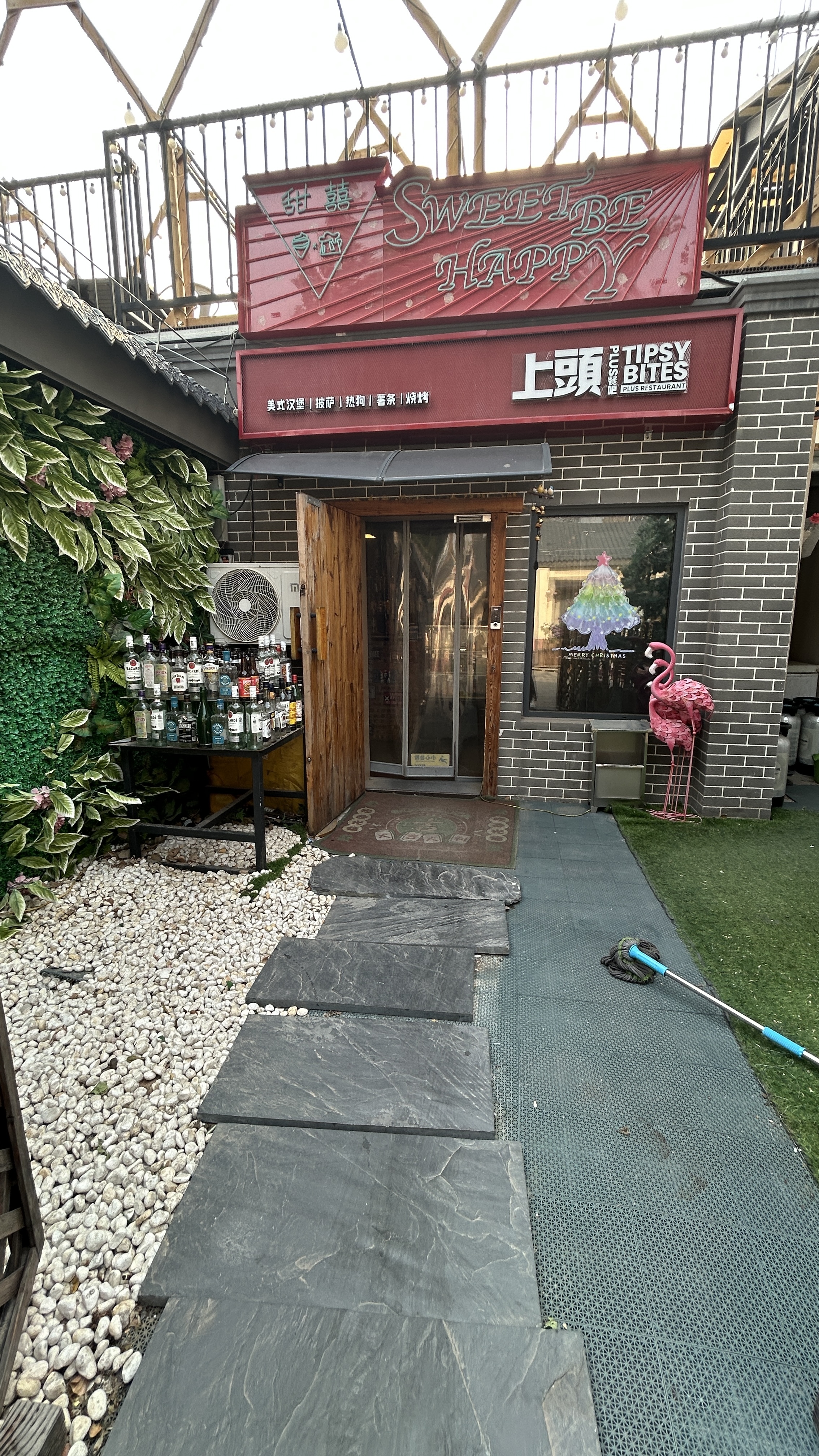 东城区酒吧转让餐饮店转让烧烤店转让送130平露台
