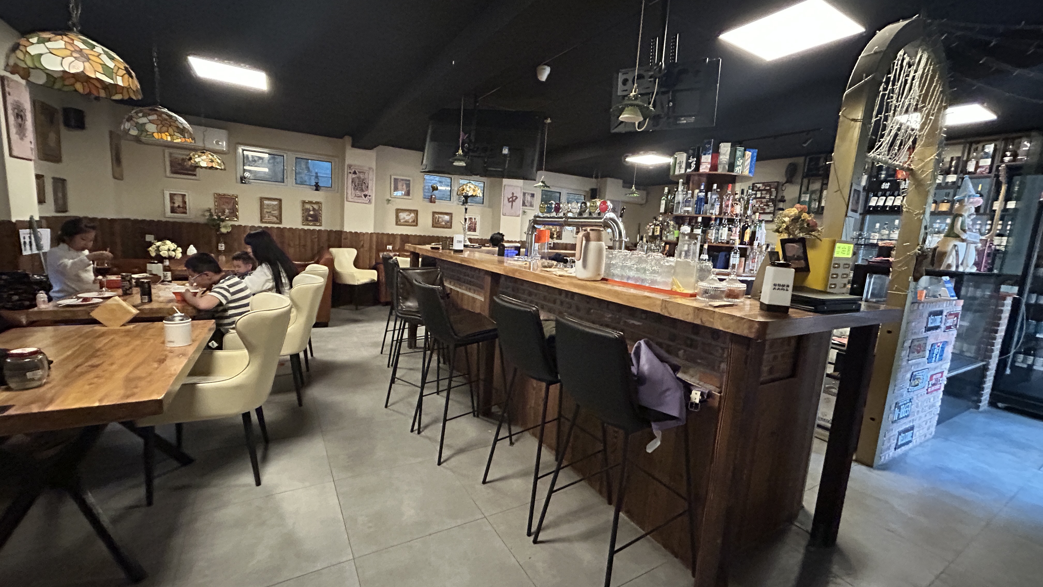 东城区酒吧转让餐饮店转让烧烤店转让送130平露台