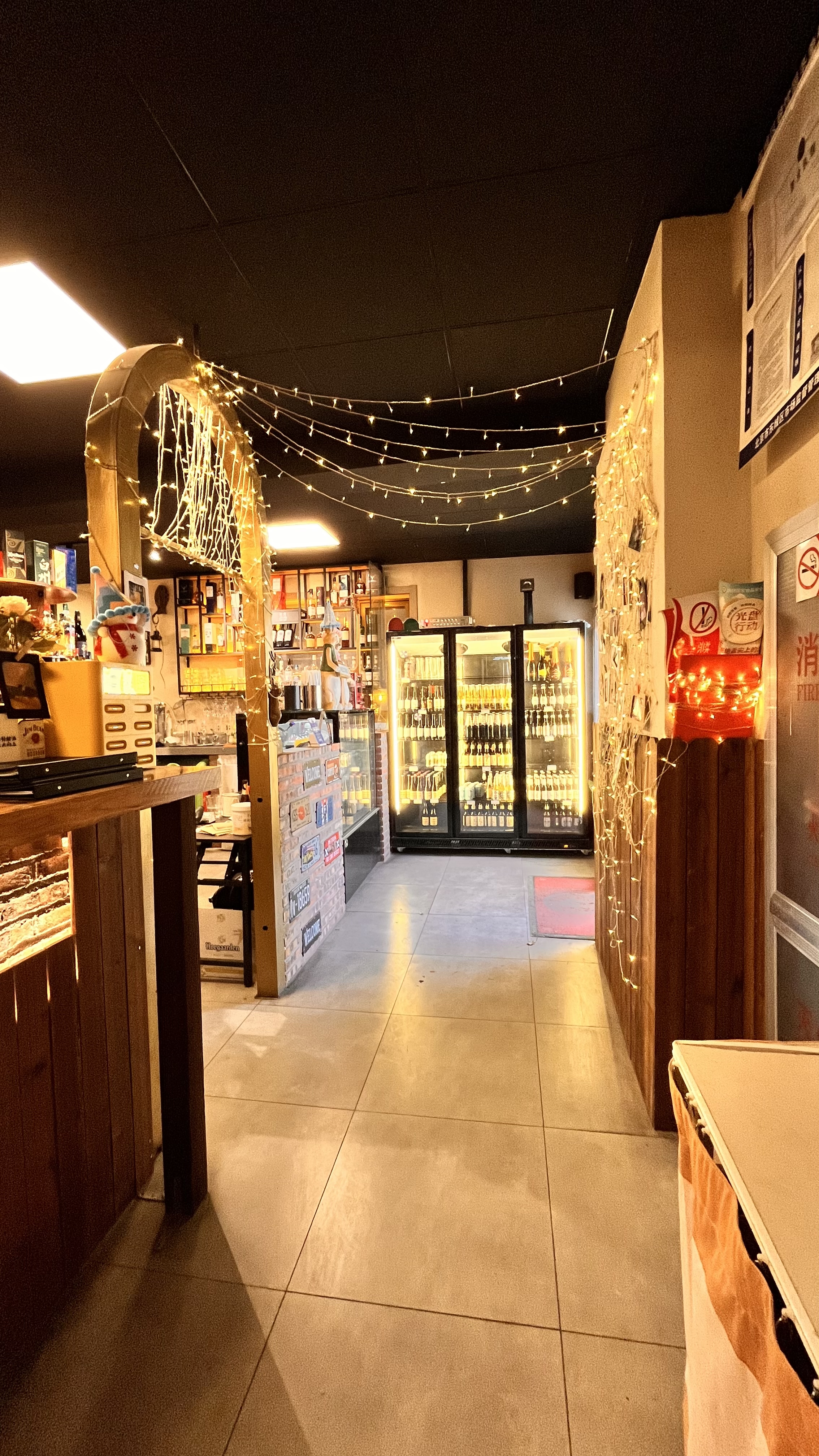东城区酒吧转让餐饮店转让烧烤店转让送130平露台