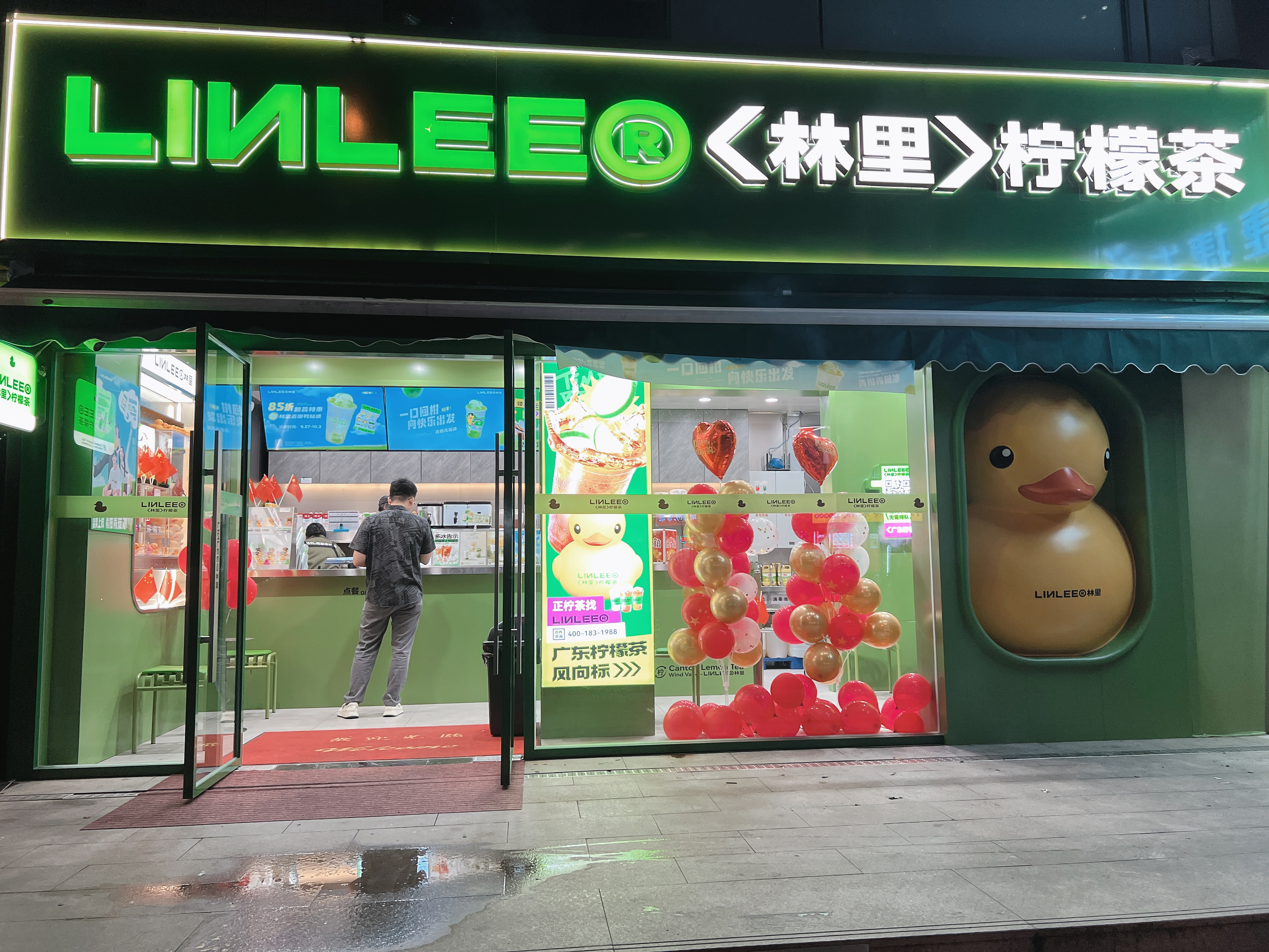 知名奶茶店转让周边社区常住人群3万+