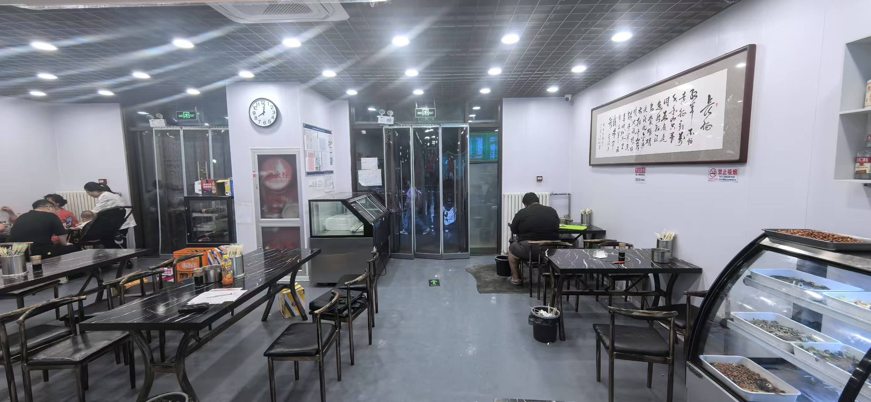 房山小区门口临街饭店转让 手续齐全