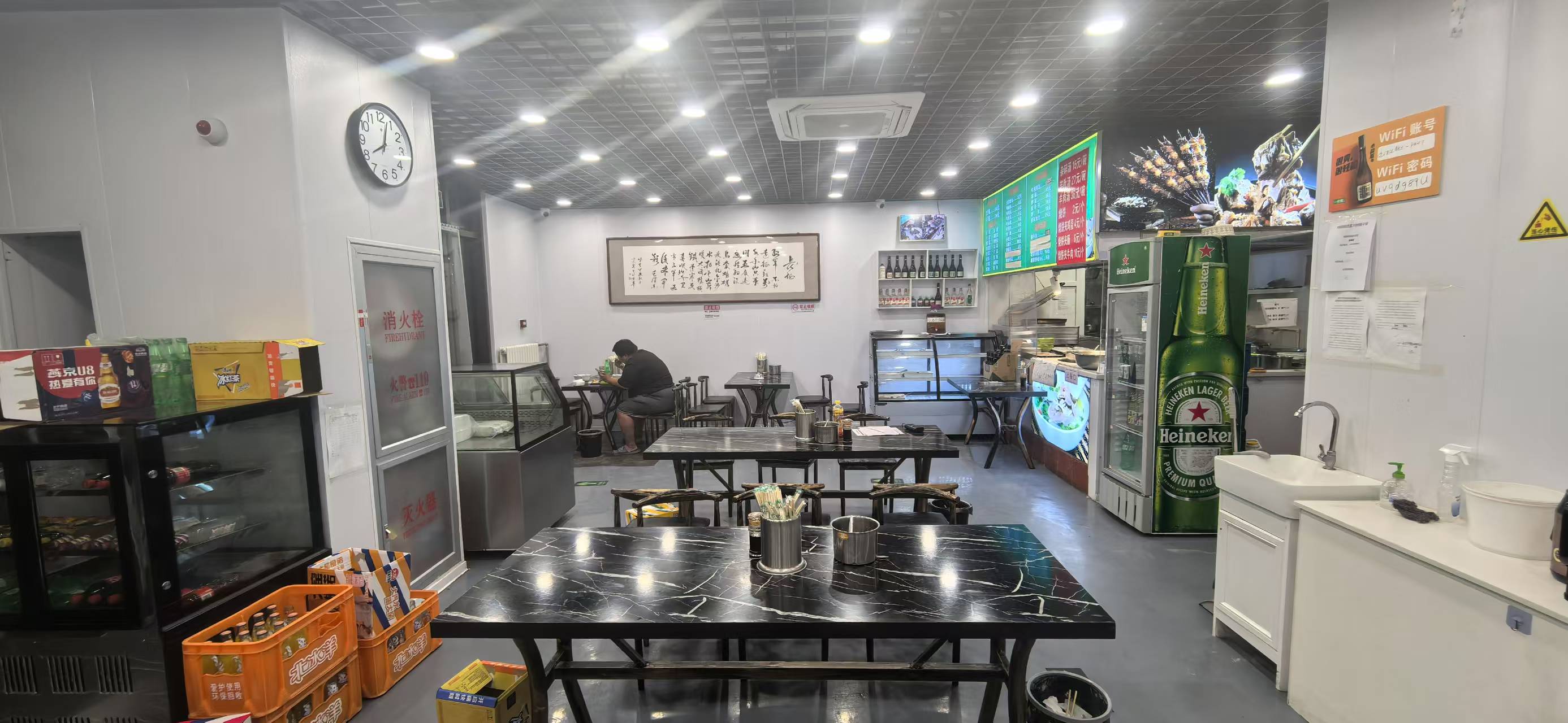 房山小区门口临街饭店转让 手续齐全