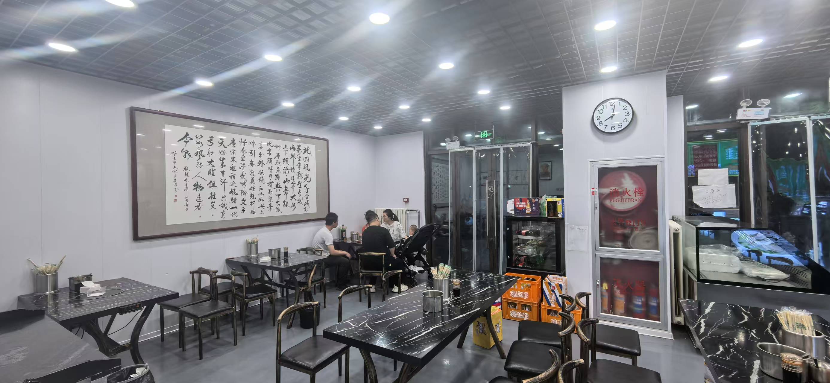 房山小区门口临街饭店转让 手续齐全