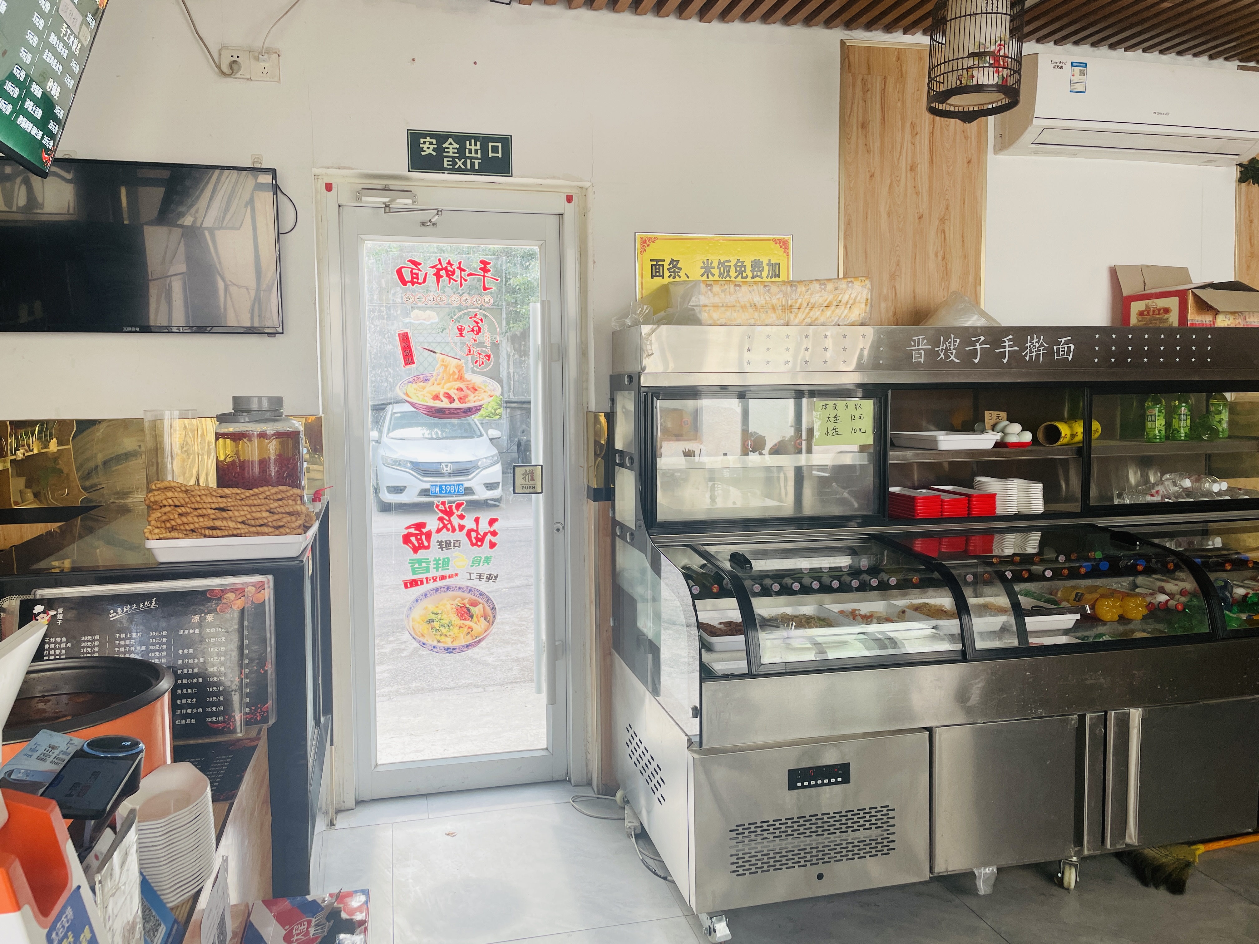海淀好地段，饭店转让（除了面食都可以）