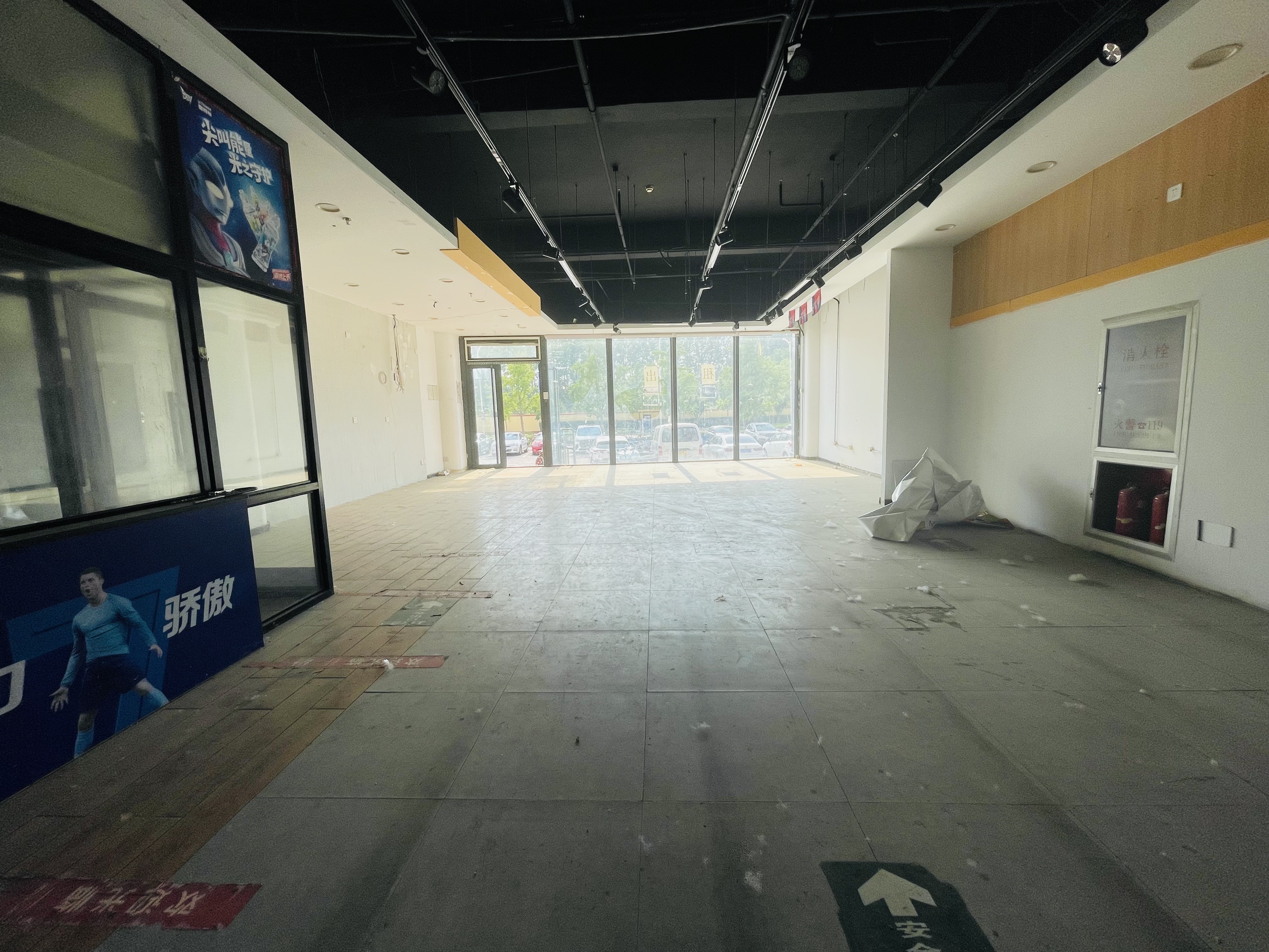 顺义临街底商出租 紧挨小区门口小学中学