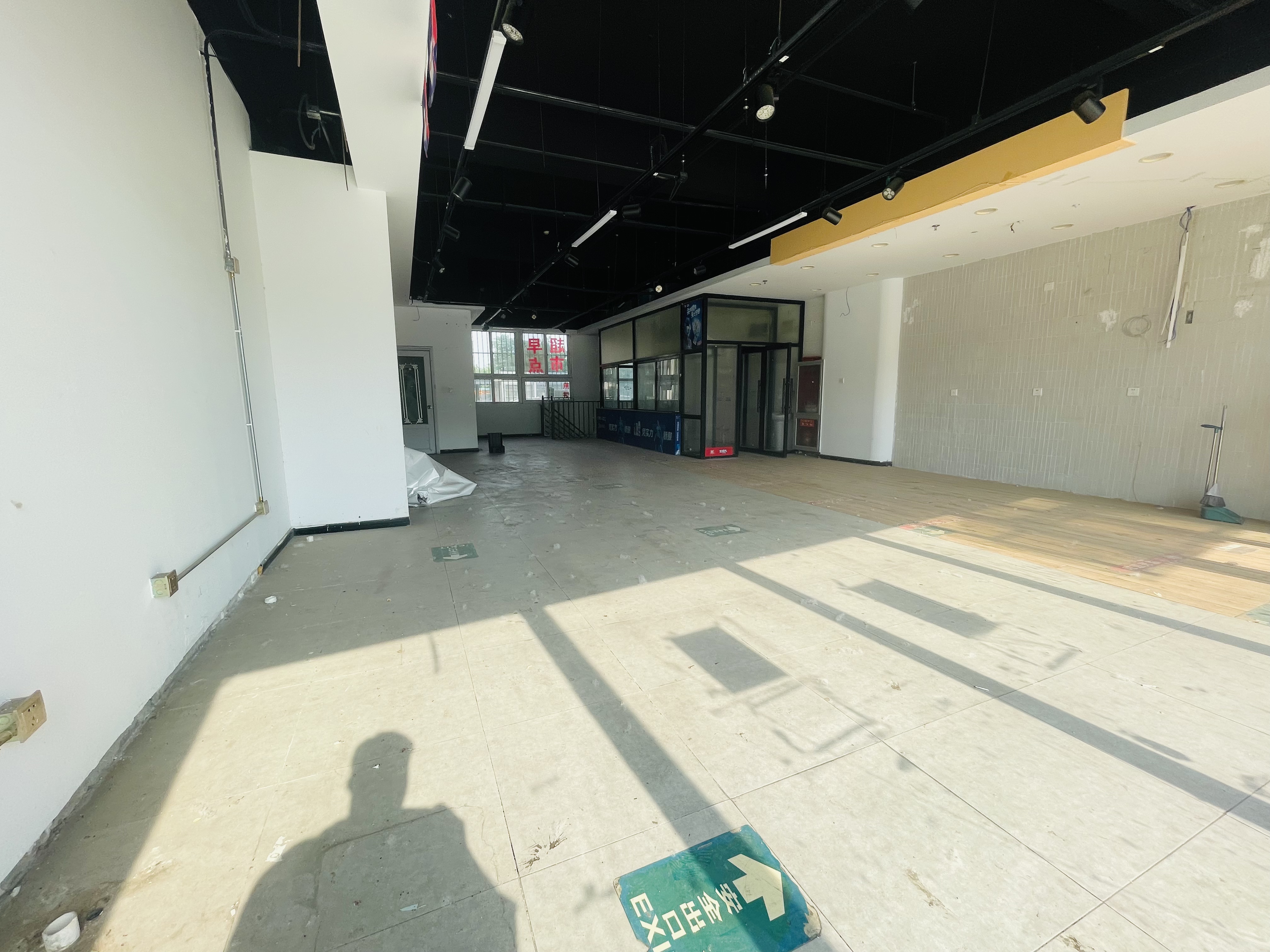 顺义临街底商出租 紧挨小区门口小学中学