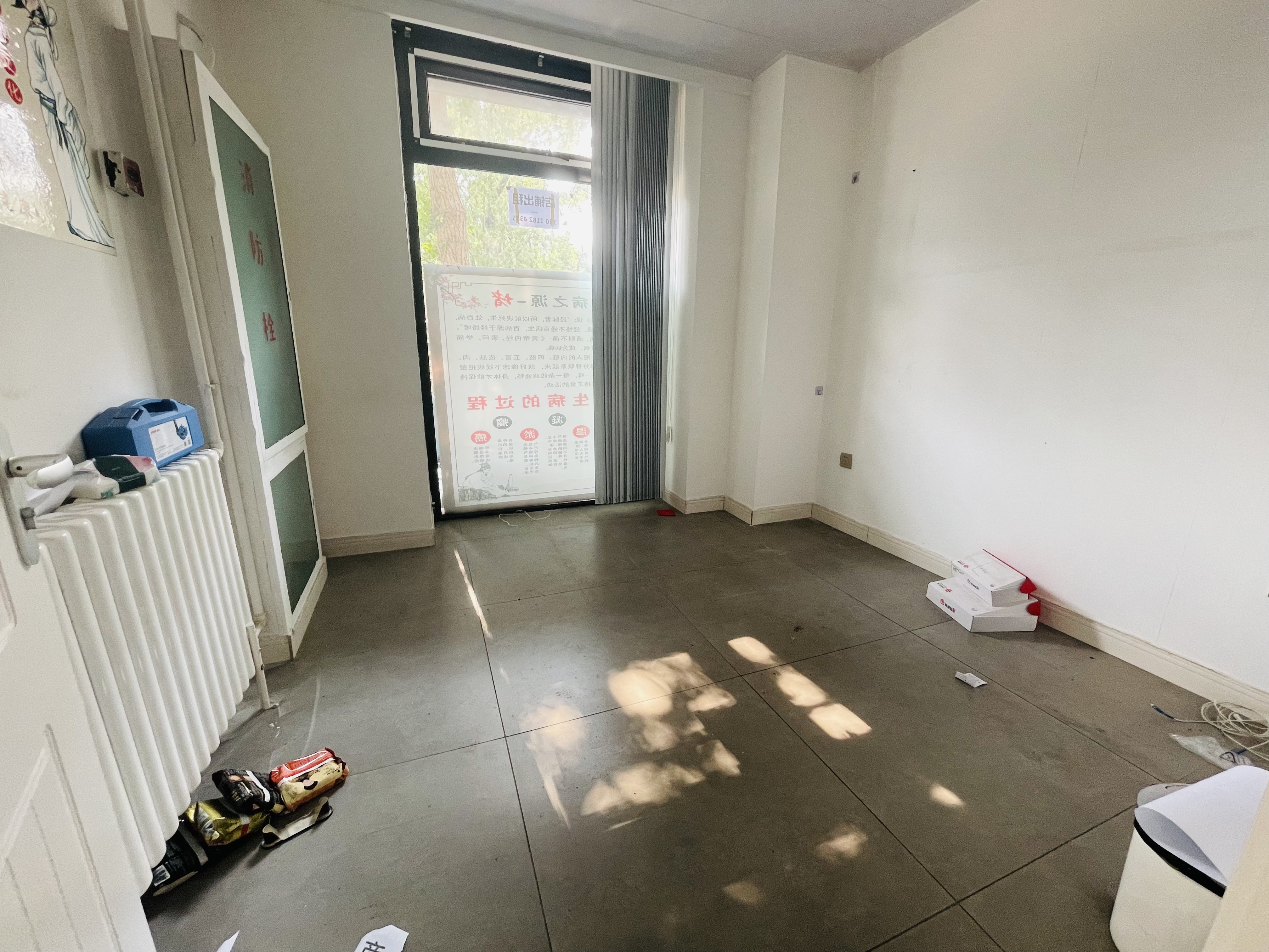 百子湾小区门口临街商铺出租双门头展示位