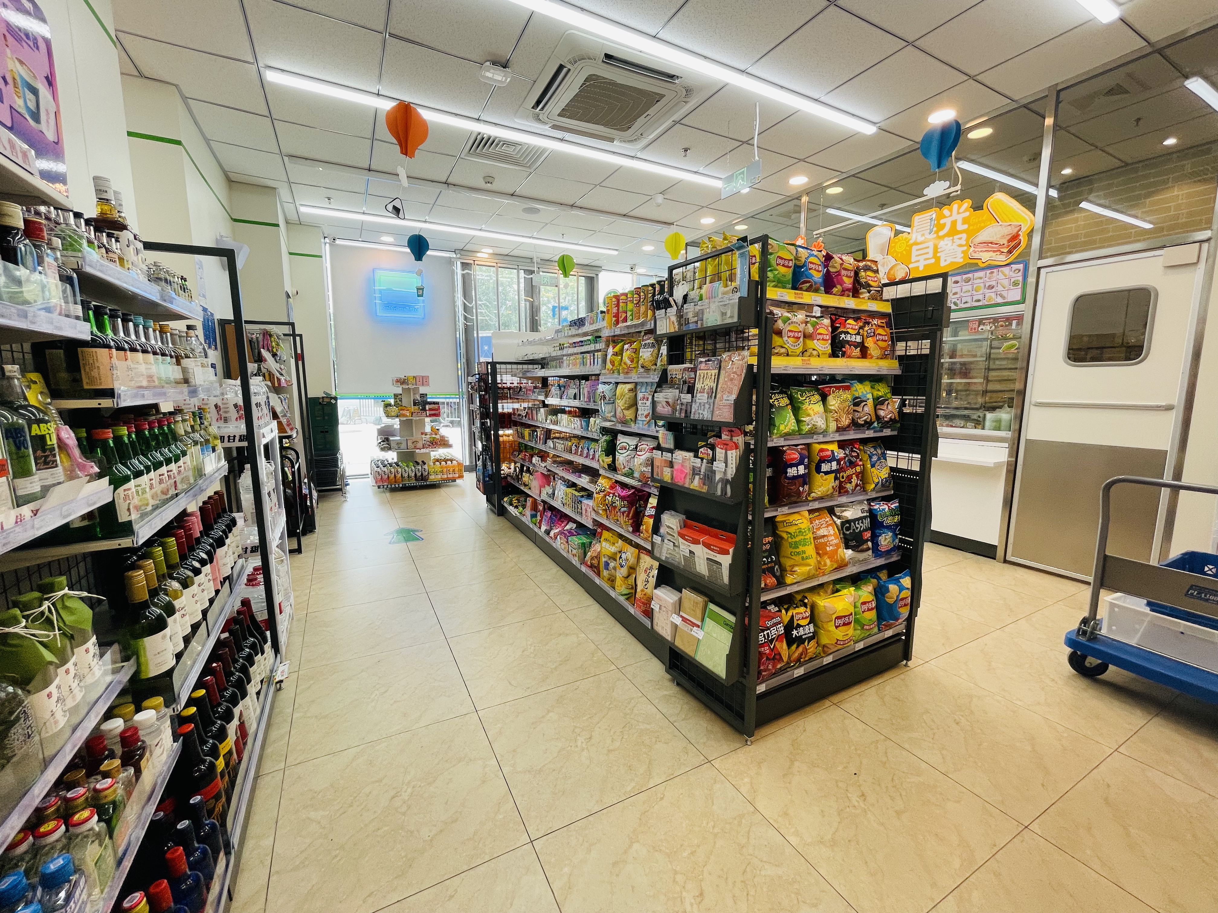 1688户公寓底商便利店转让客群稳定紧挨高铁站出入口
